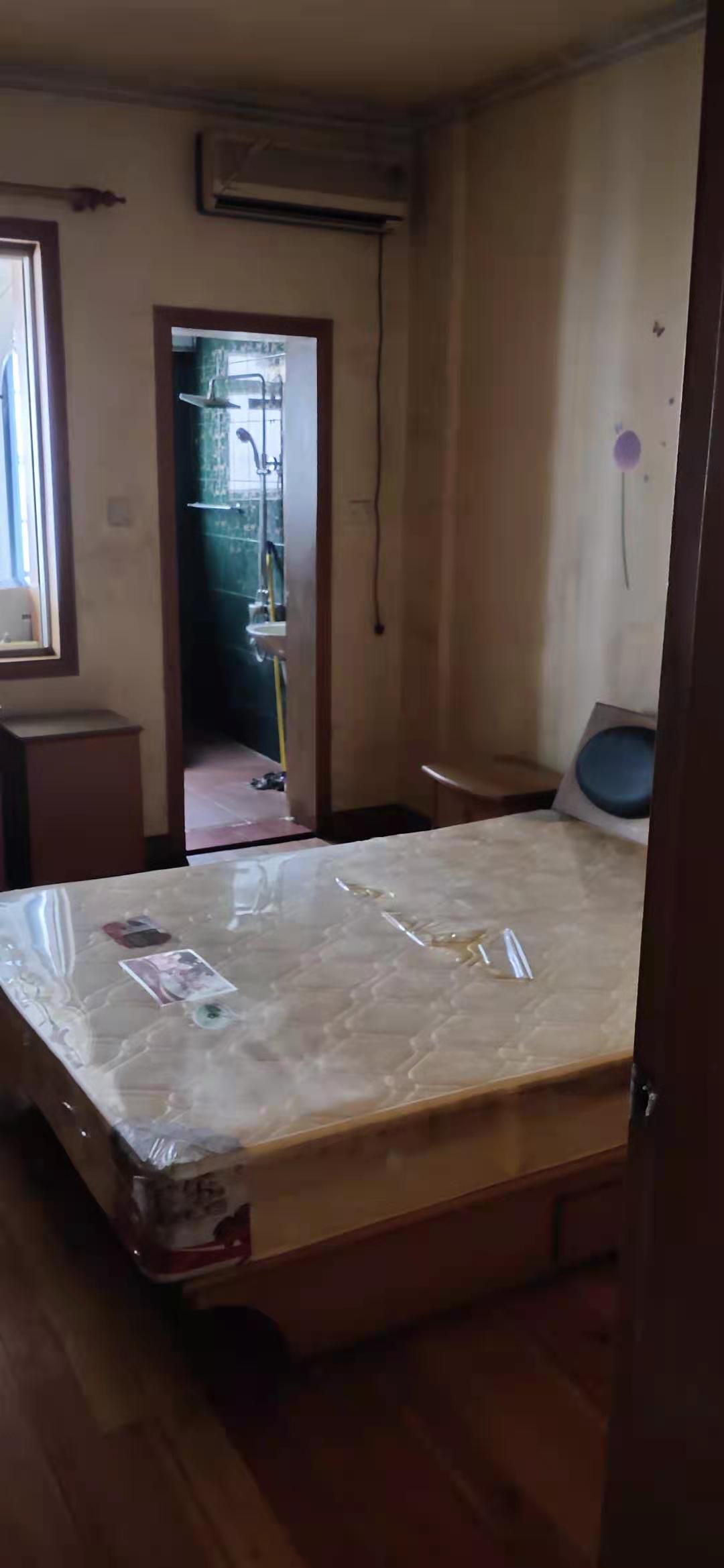 操坪社区  3室2厅1卫    1600.0元/月 操坪社区  3室2厅1卫    1600.0元/月室内图