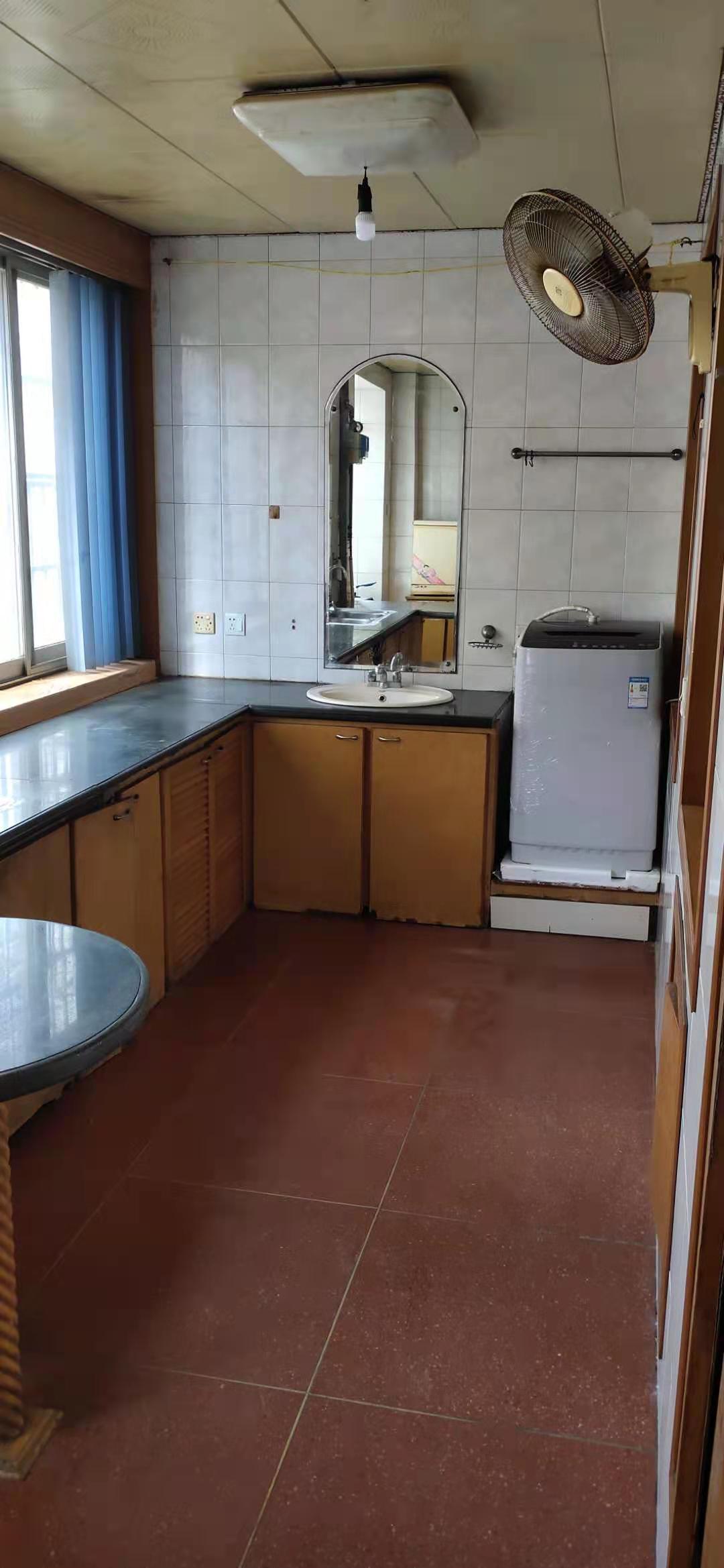 操坪社区  3室2厅1卫    1600.0元/月 操坪社区  3室2厅1卫    1600.0元/月室内图