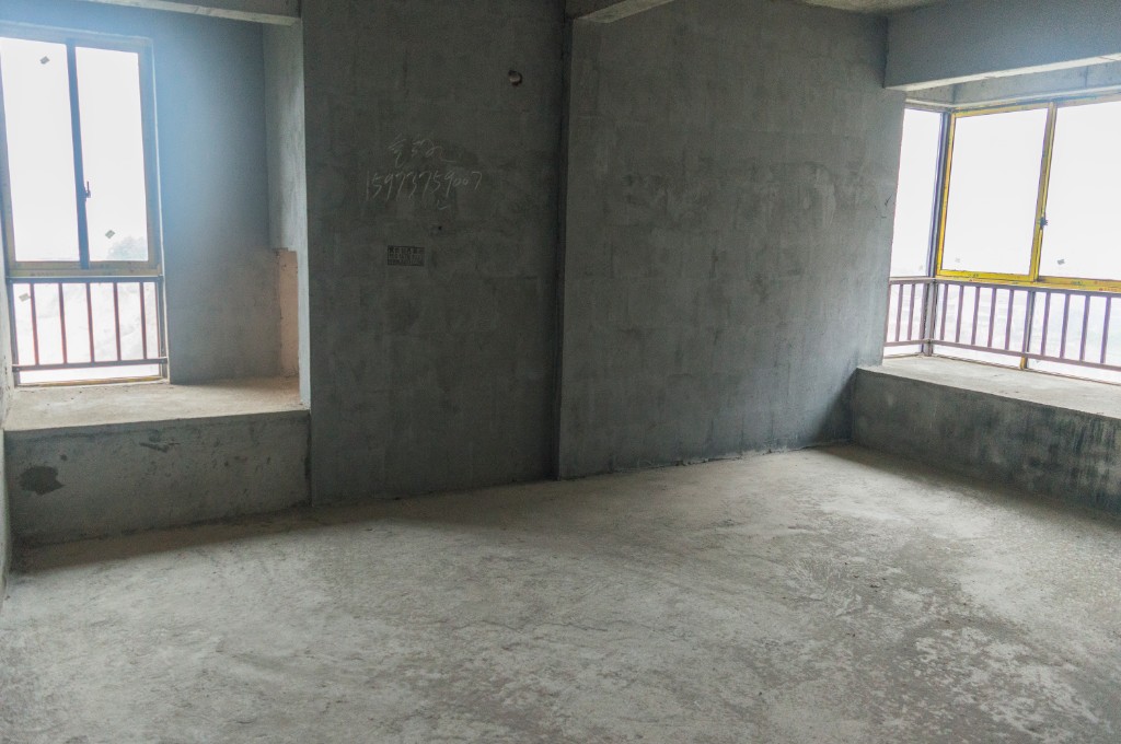 铂金汉宫  3室2厅2卫    96.8万客厅