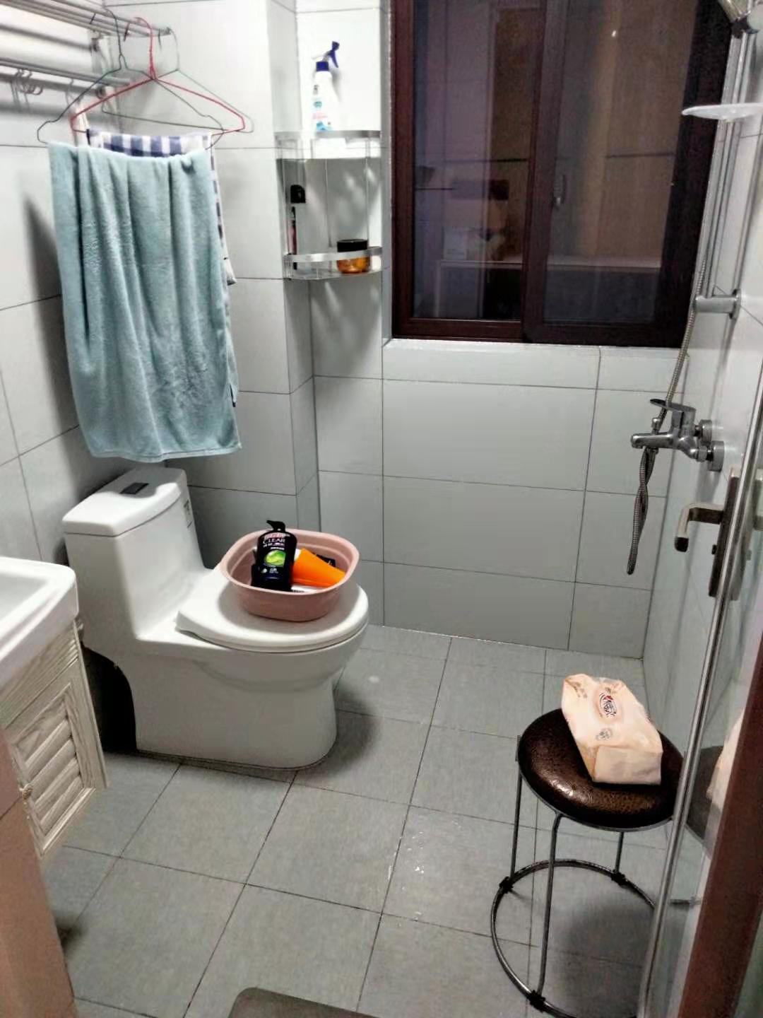 东方美地  3室2厅2卫    2700.0元/月室内图