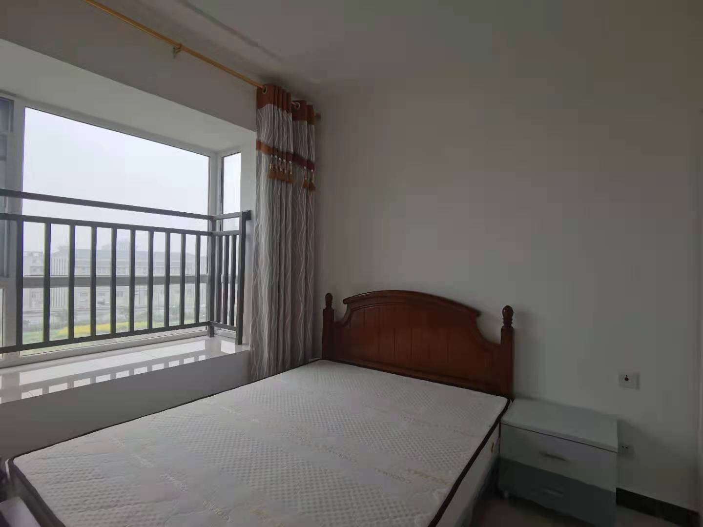 南湖尚景  2室2厅1卫   2200.00元/月室内图