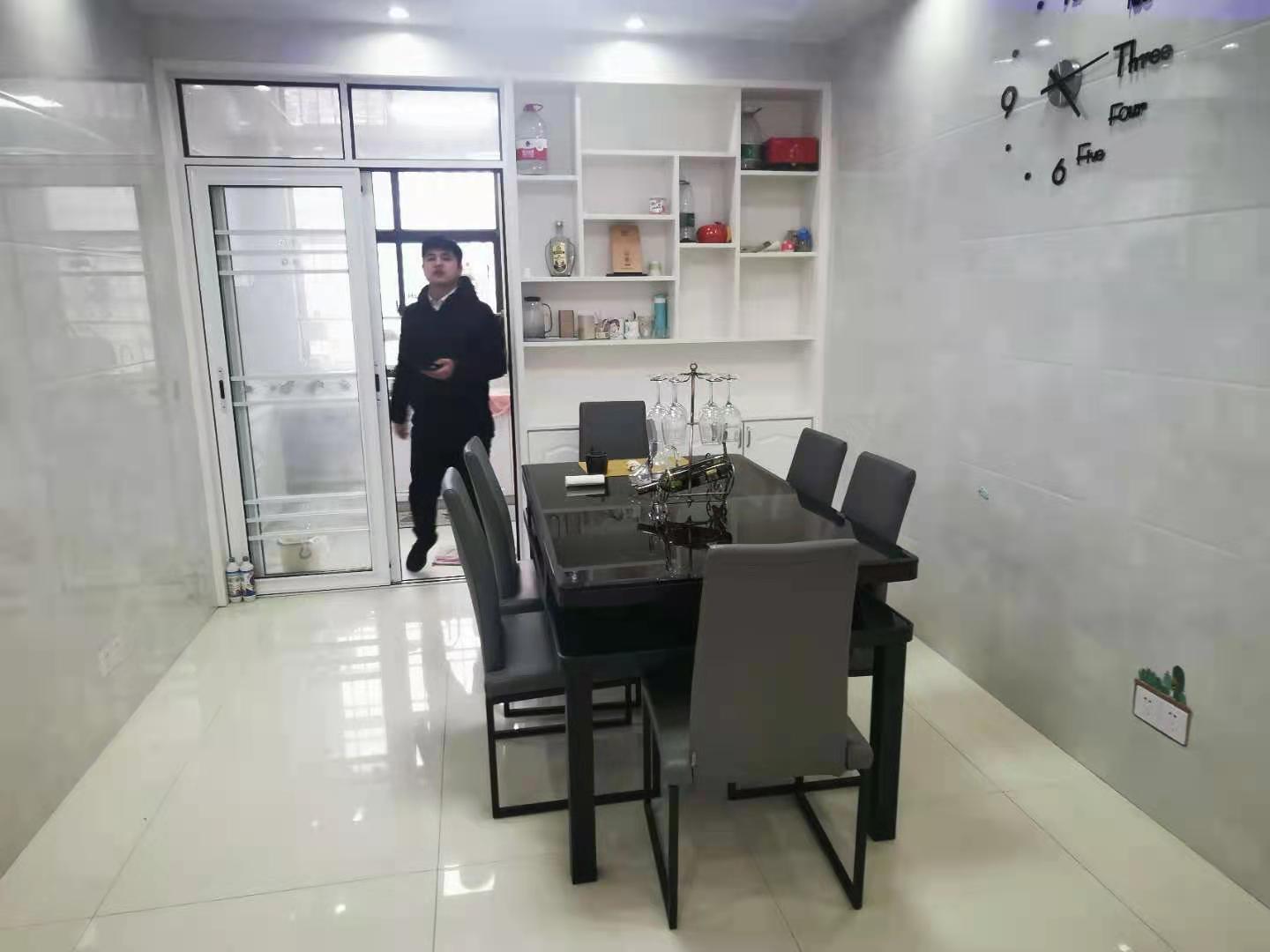 金苑小区  3室2厅2卫    85.8万卧室