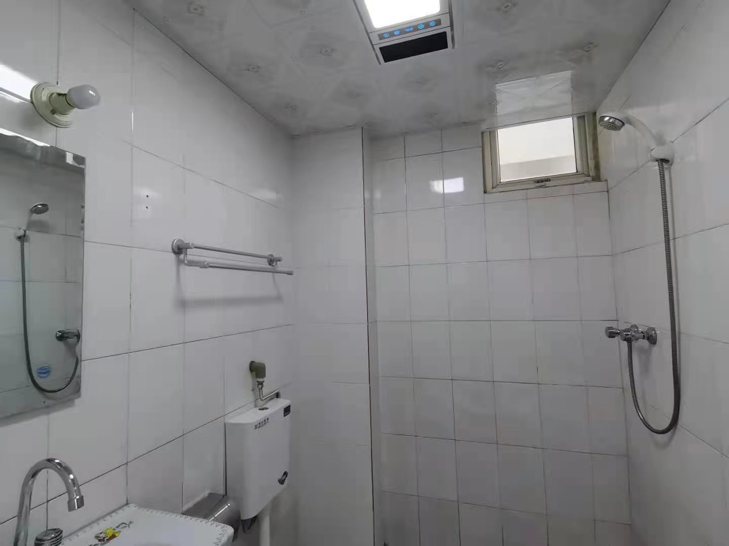 南湖锦苑 2室2厅1卫 2200.0元/月 南湖锦苑 2室2厅1卫 2200.0元/月室内图