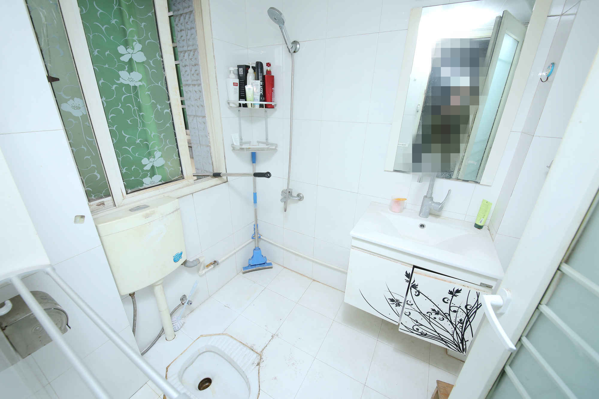 民基大厦  4室2厅2卫   125.00万卫生间