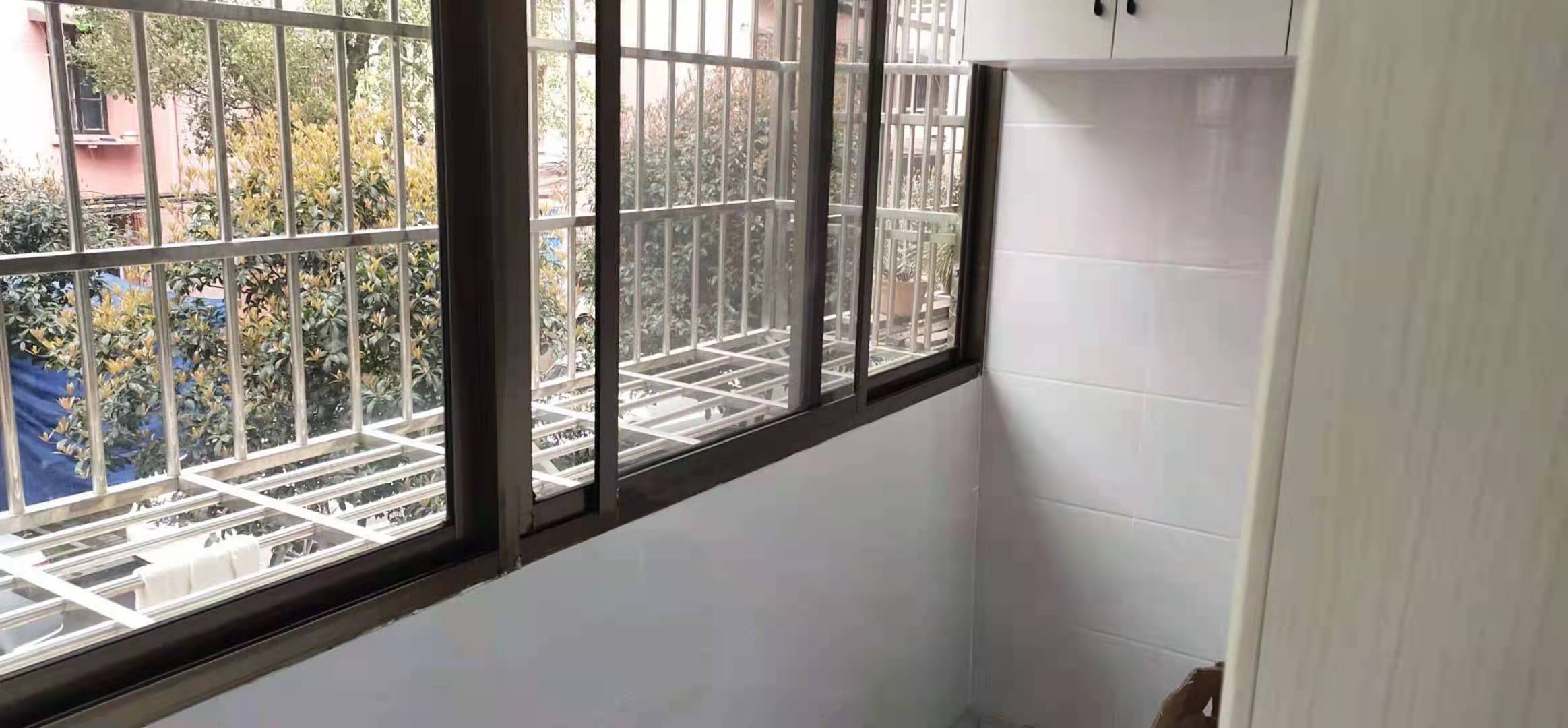 针织新村小区(内衣厂家属楼) 2室2厅1卫 35.8万 针织新村小区(内衣厂家属楼) 2室2厅1卫 35.8万阳台