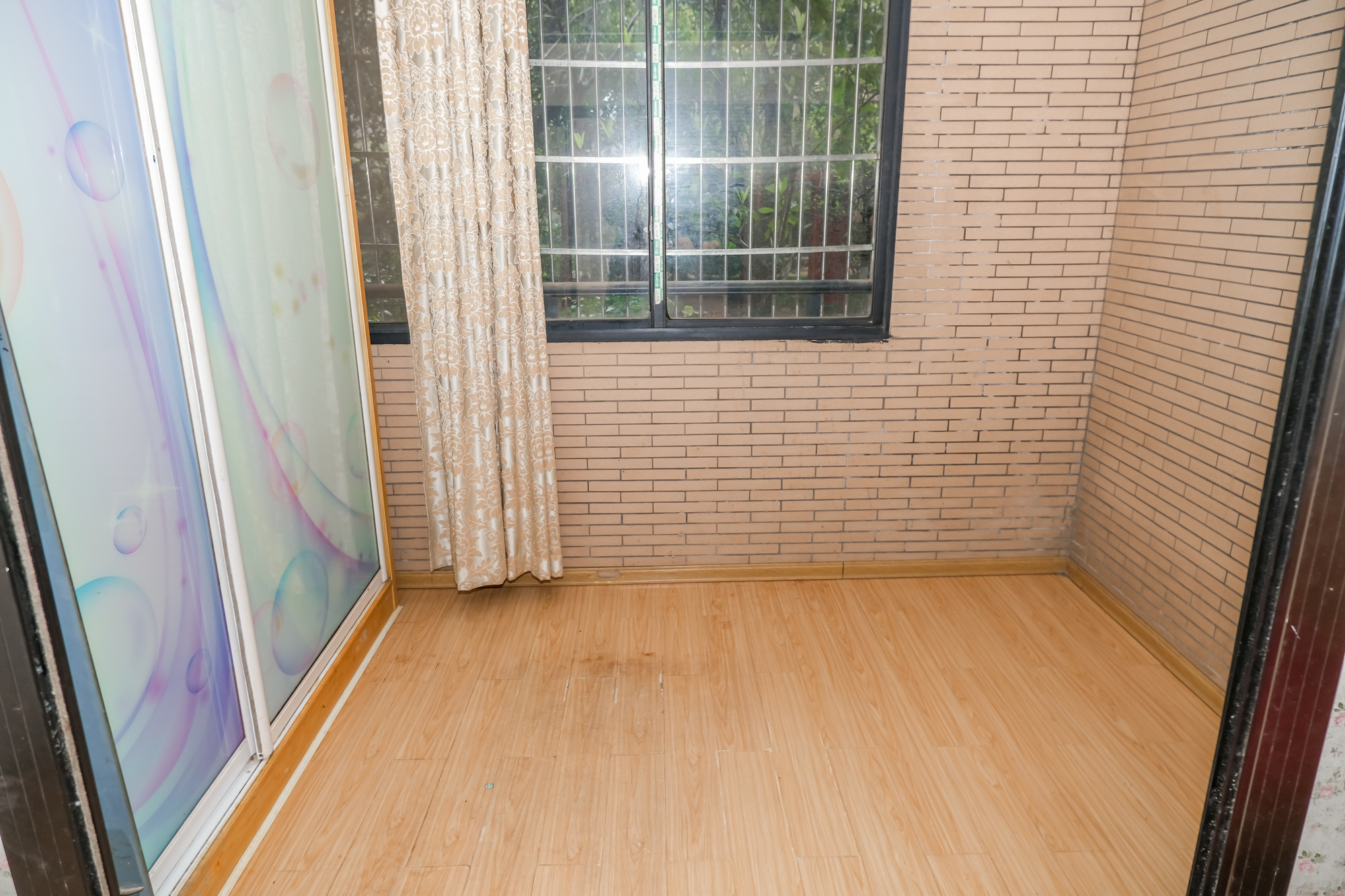 长大卧琥  5室2厅2卫   134.00万阳台