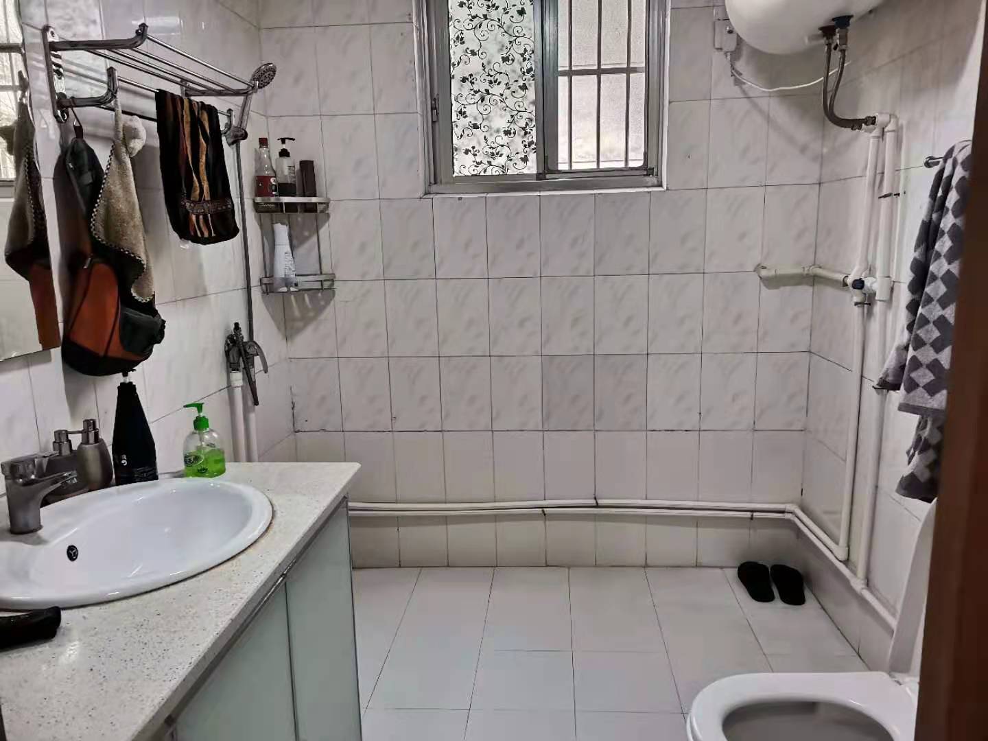 翠塘小区  3室2厅1卫    55.0万 翠塘小区  3室2厅1卫    55.0万客厅