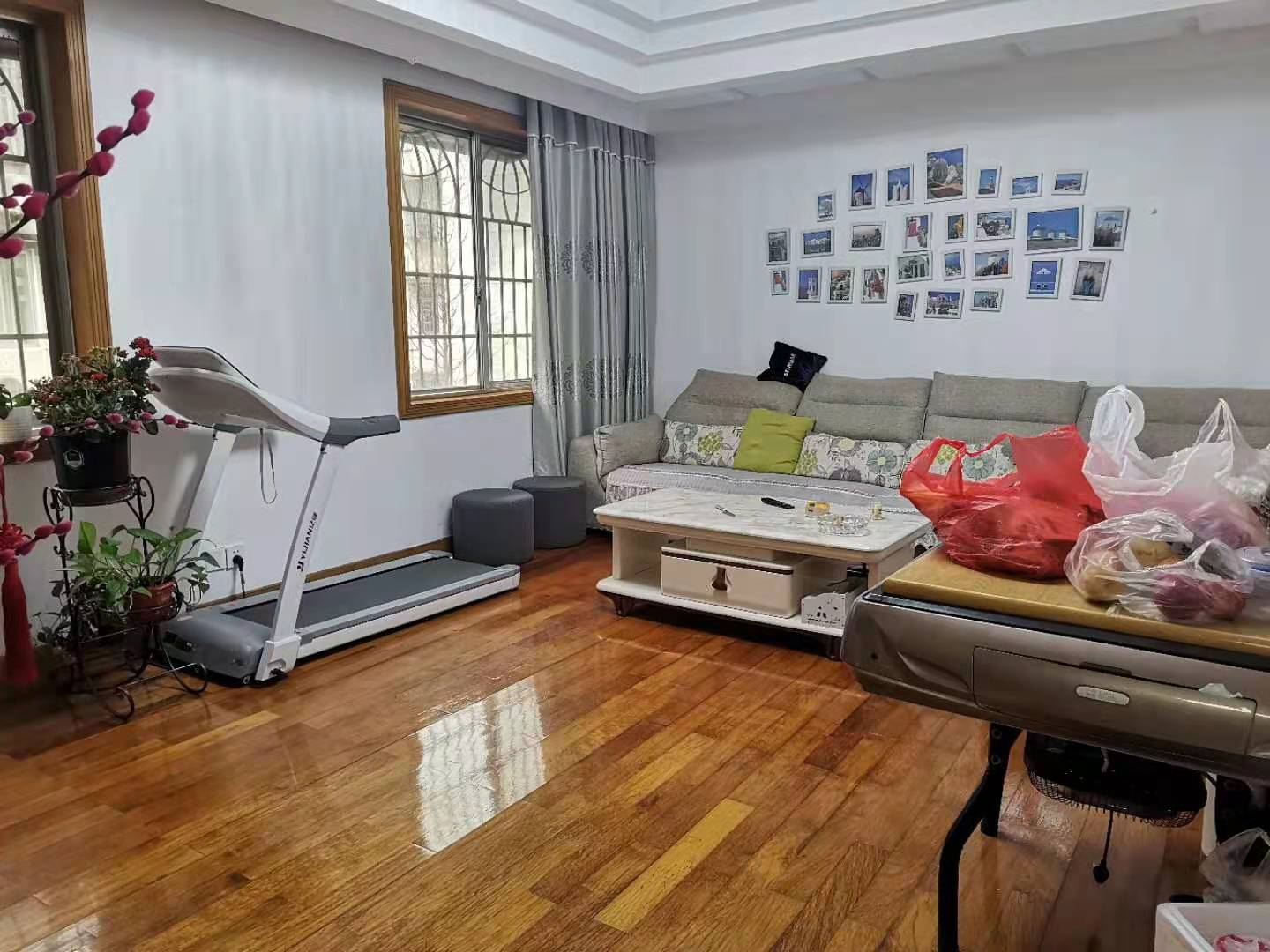 翠塘小区  3室2厅1卫    55.0万 翠塘小区  3室2厅1卫    55.0万客厅