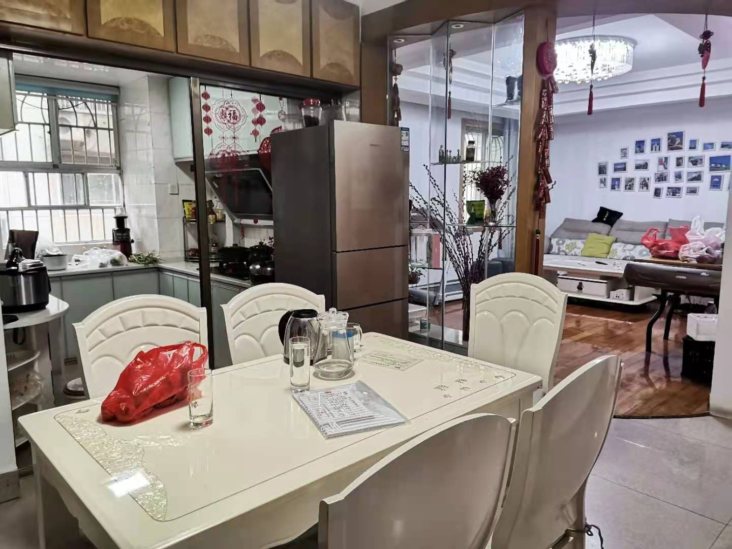 翠塘小区  3室2厅1卫    55.0万 翠塘小区  3室2厅1卫    55.0万客厅