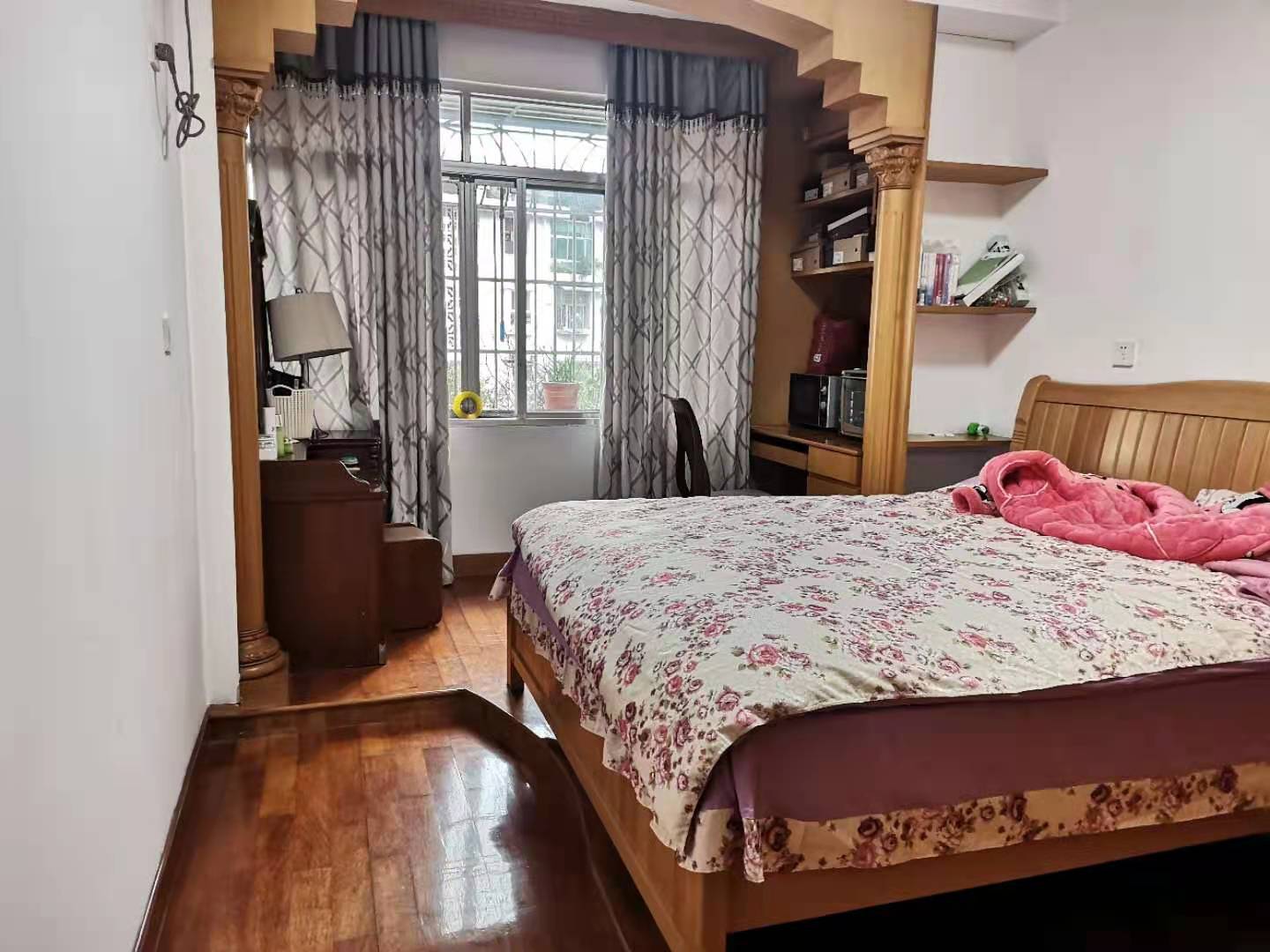 翠塘小区  3室2厅1卫    55.0万 翠塘小区  3室2厅1卫    55.0万客厅