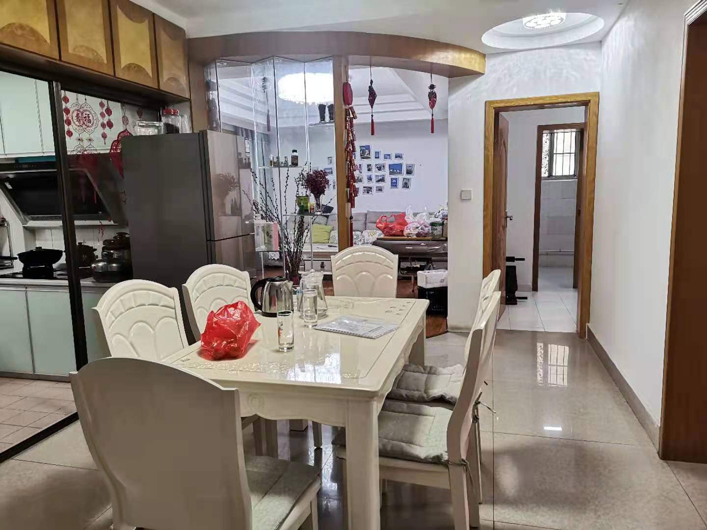 翠塘小区  3室2厅1卫    55.0万 翠塘小区  3室2厅1卫    55.0万客厅