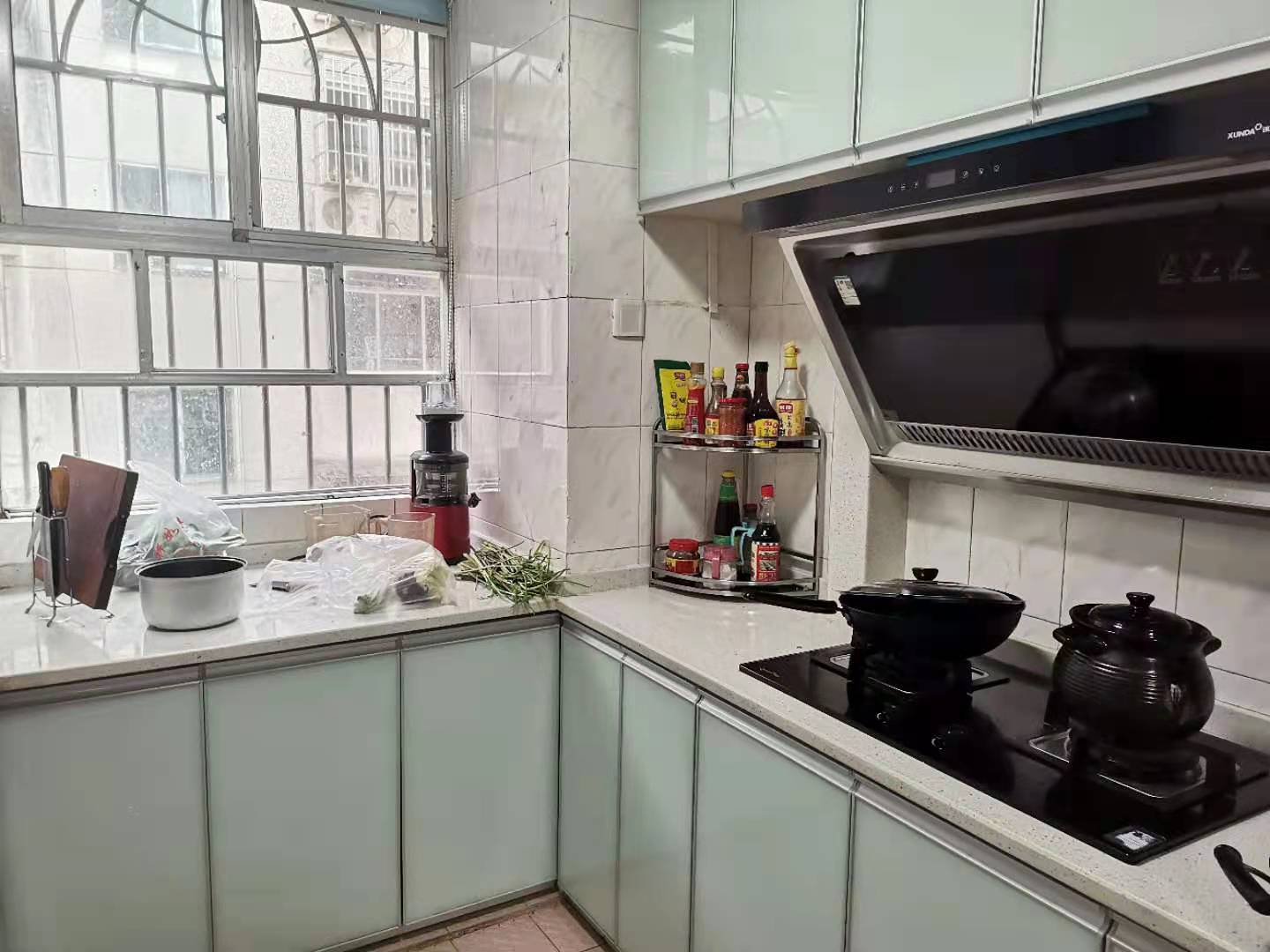 翠塘小区  3室2厅1卫    55.0万 翠塘小区  3室2厅1卫    55.0万客厅