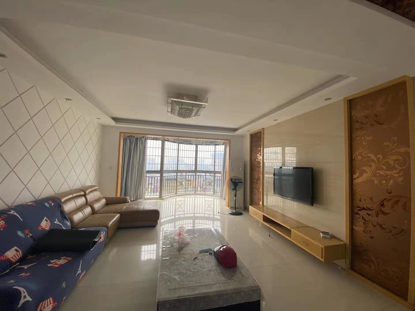 金山家园 4室2厅1卫 98.0万 金山家园 4室2厅1卫 98.0万客厅