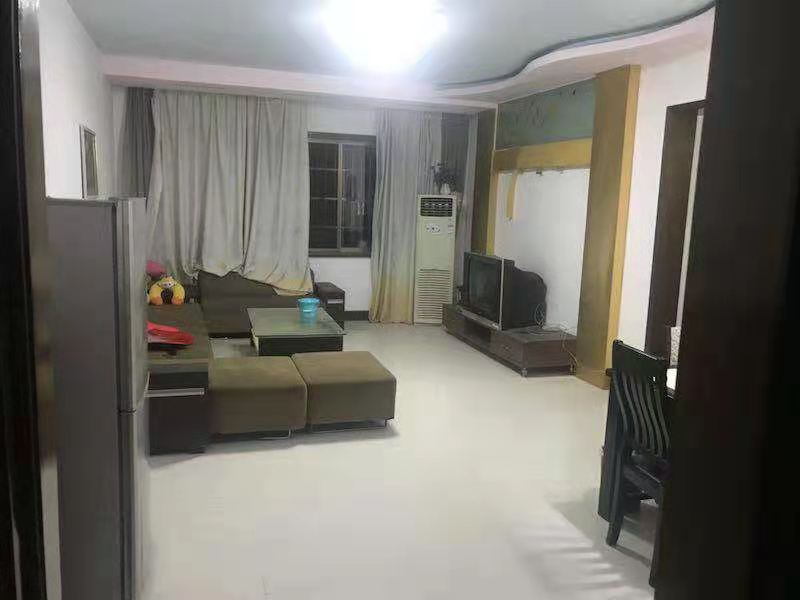 西海龙苑 3室2厅2卫 71.80万 西海龙苑 3室2厅2卫 71.80万客厅