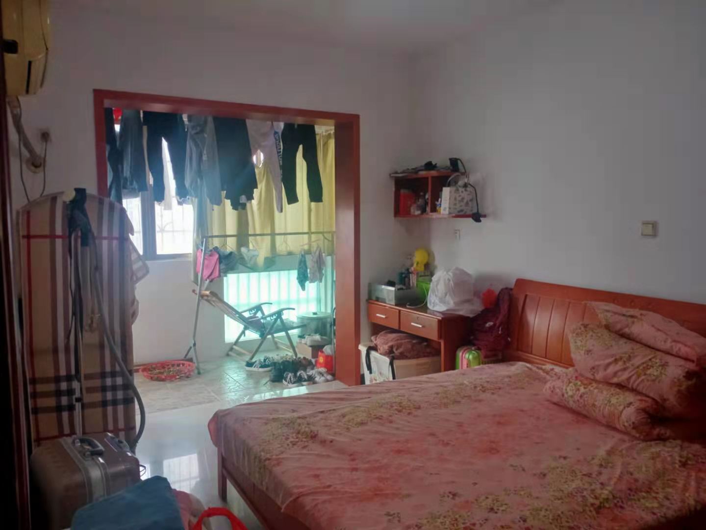 西海龙苑 3室2厅2卫 66.0万 西海龙苑 3室2厅2卫 66.0万客厅