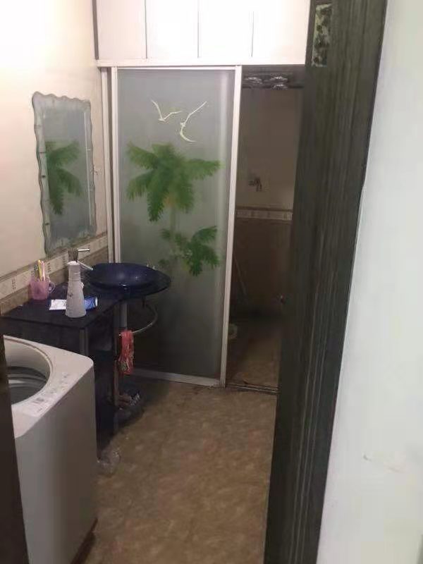 西海龙苑 3室2厅2卫 71.80万 西海龙苑 3室2厅2卫 71.80万客厅