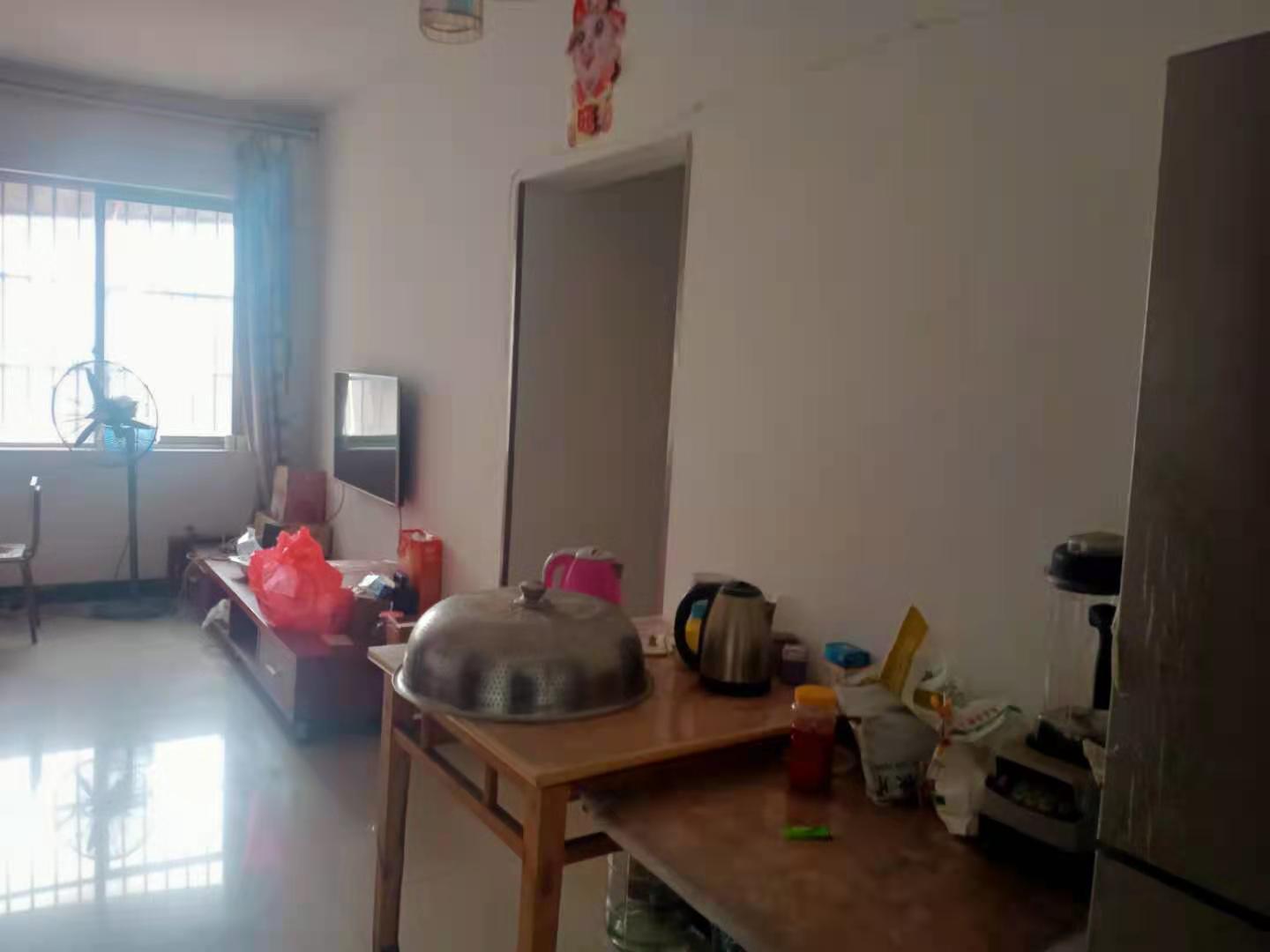 西海龙苑 3室2厅2卫 66.0万 西海龙苑 3室2厅2卫 66.0万客厅