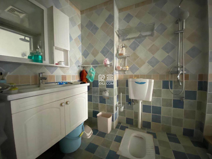 庐山春天大厦(和一宾馆)  1室1厅1卫    33.8万 庐山春天大厦(和一宾馆)  1室1厅1卫    33.8万客厅