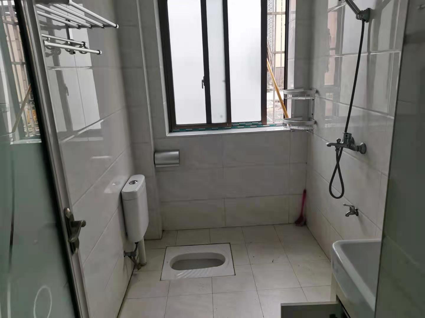 羊舞岭小区  3室2厅2卫    1500.0元/月 羊舞岭小区  3室2厅2卫    1500.0元/月室内图