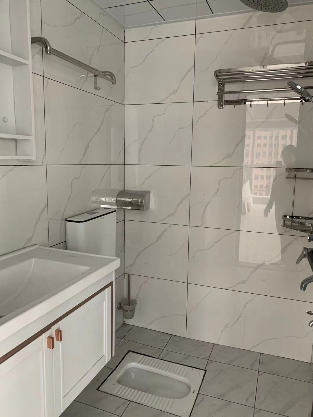 雄森国际  1室1厅1卫    1800.0元/月 雄森国际  1室1厅1卫    1800.0元/月室内图