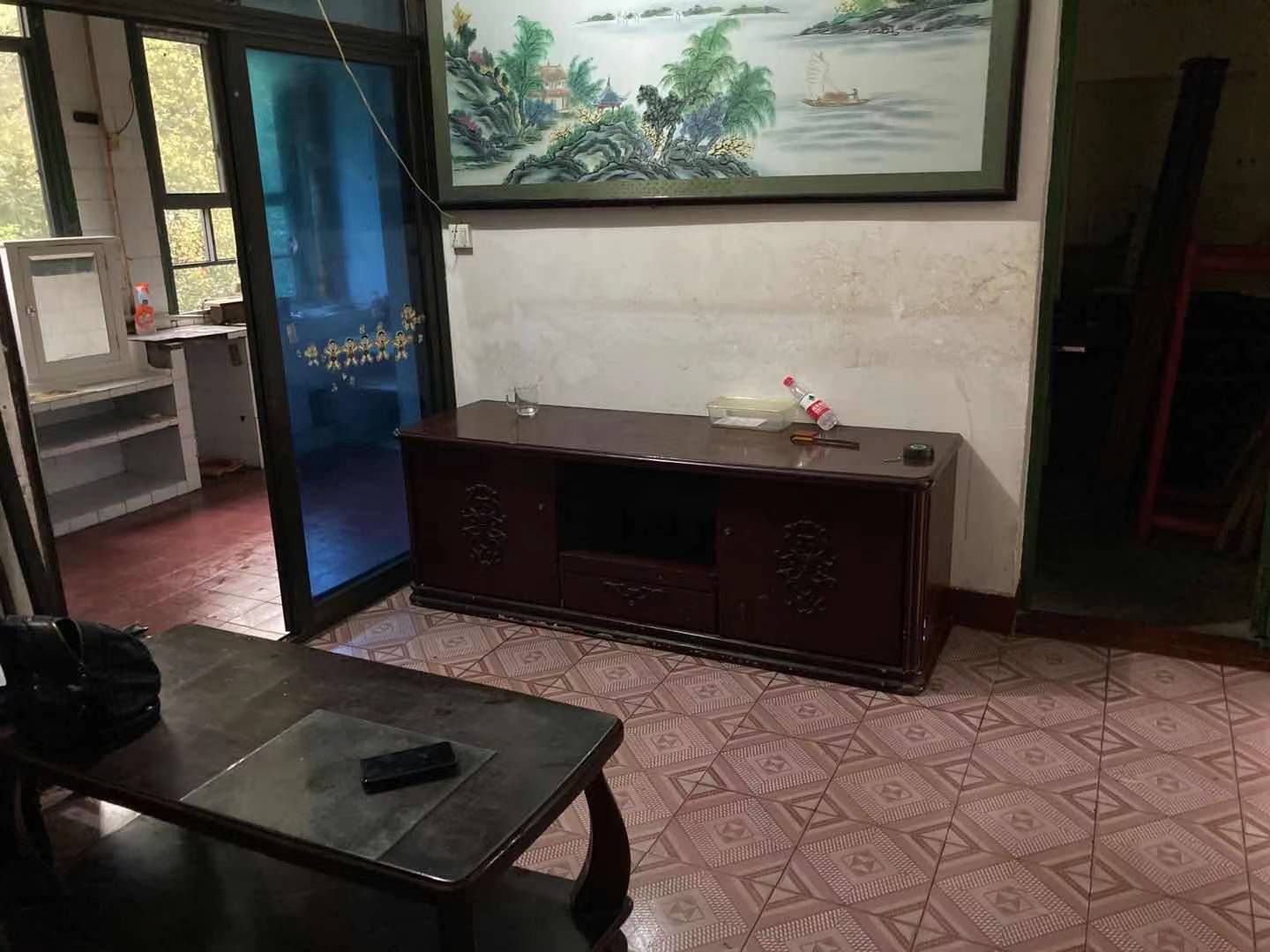 农业银行家属区  3室1厅1卫    33.0万厨房