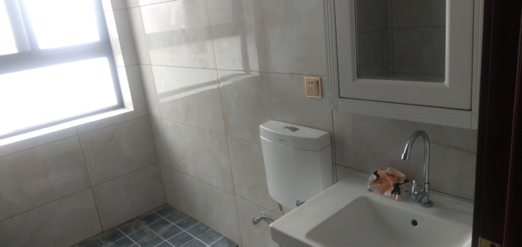 华耀碧桂园十里江湾观澜  3室2厅2卫    2800.0元/月 华耀碧桂园十里江湾观澜  3室2厅2卫    2800.0元/月室内图