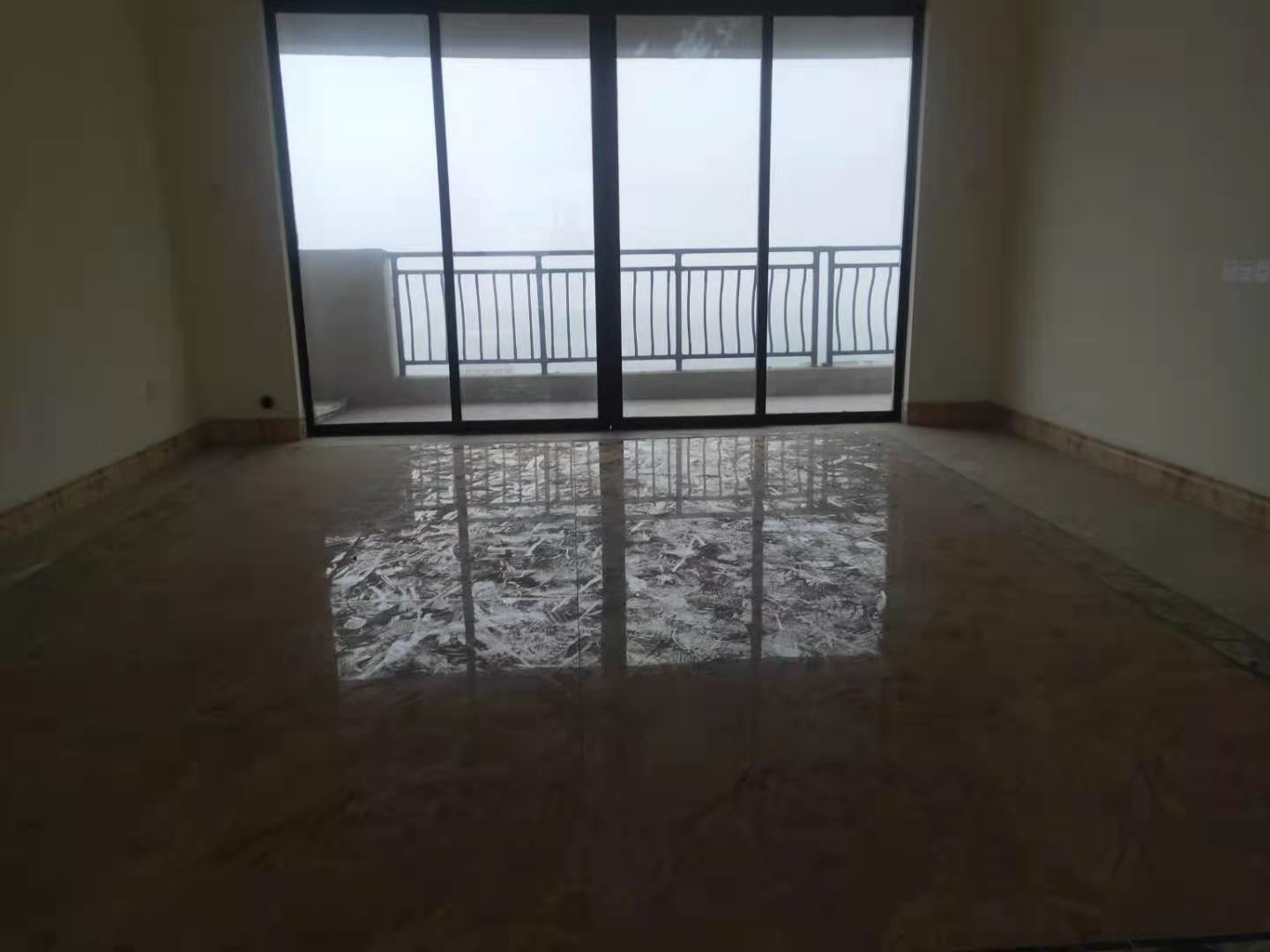 碧桂园 4室2厅2卫 126.8万 碧桂园 4室2厅2卫 126.8万客厅