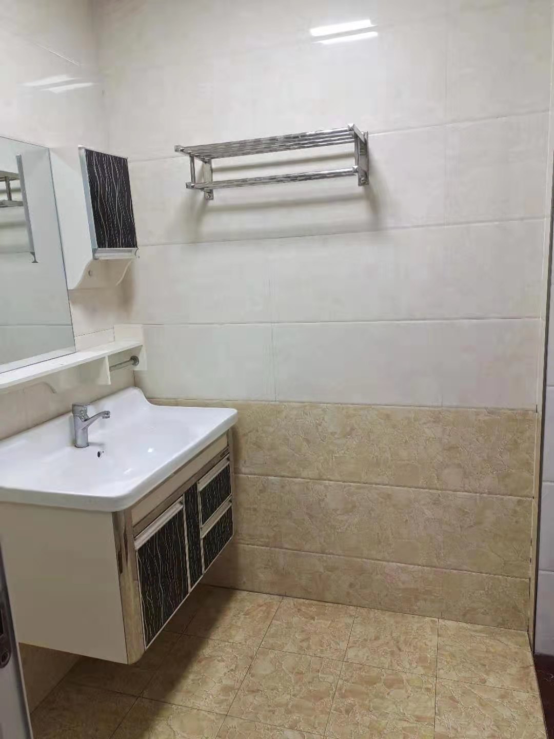 羊舞岭小区 3室2厅2卫 1200.0元/月 羊舞岭小区 3室2厅2卫 1200.0元/月室内图