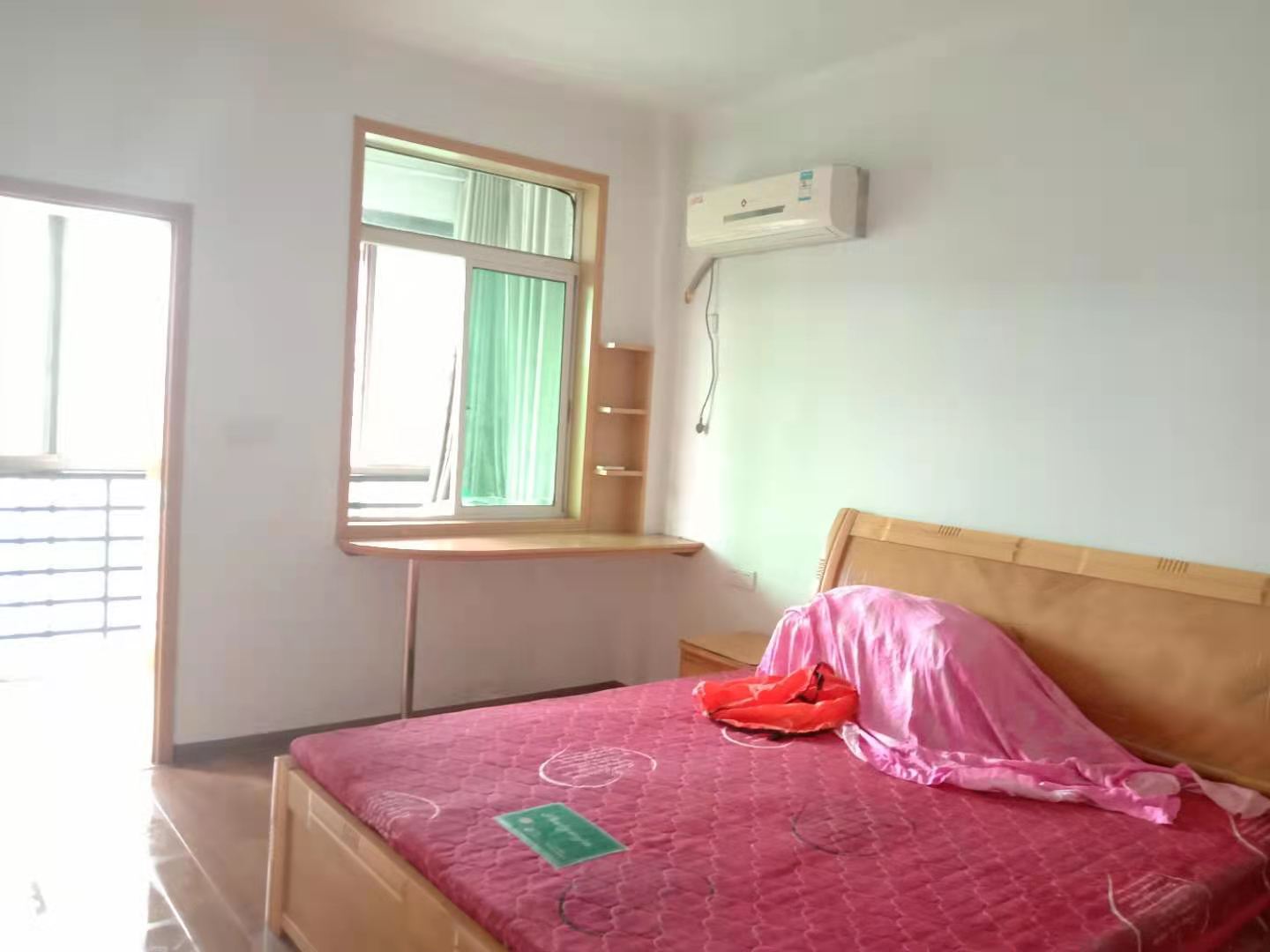 秀水俪园  3室2厅2卫    55.8万 秀水俪园  3室2厅2卫    55.8万卧室