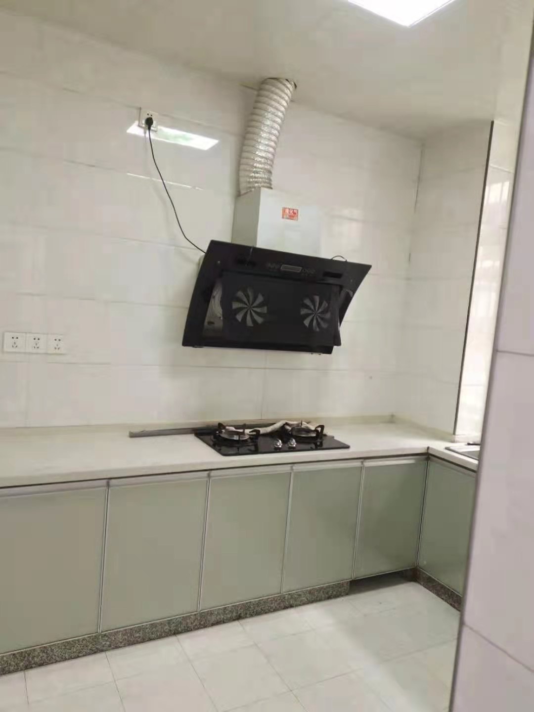 羊舞岭小区 3室2厅2卫 1200.0元/月 羊舞岭小区 3室2厅2卫 1200.0元/月室内图