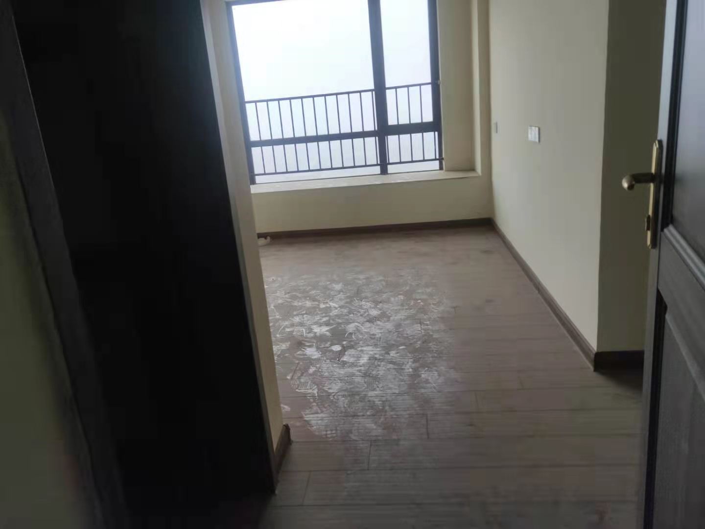 碧桂园 4室2厅2卫 126.8万 碧桂园 4室2厅2卫 126.8万客厅