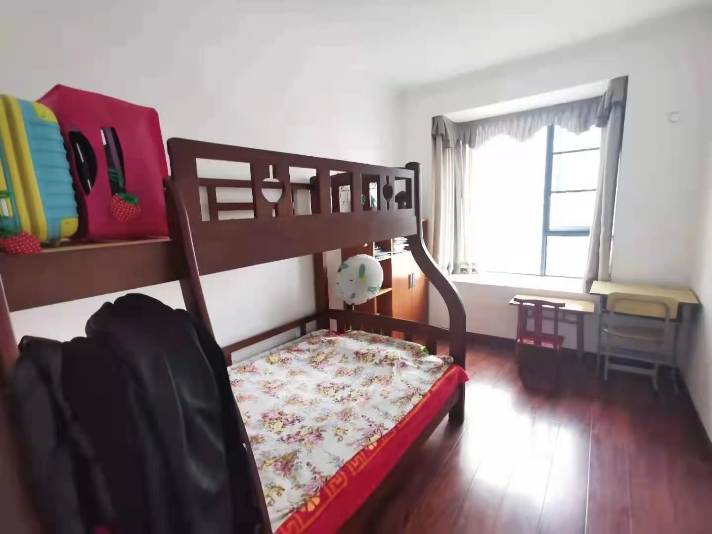 九九华帝 2室2厅1卫 69.0万 九九华帝 2室2厅1卫 69.0万客厅