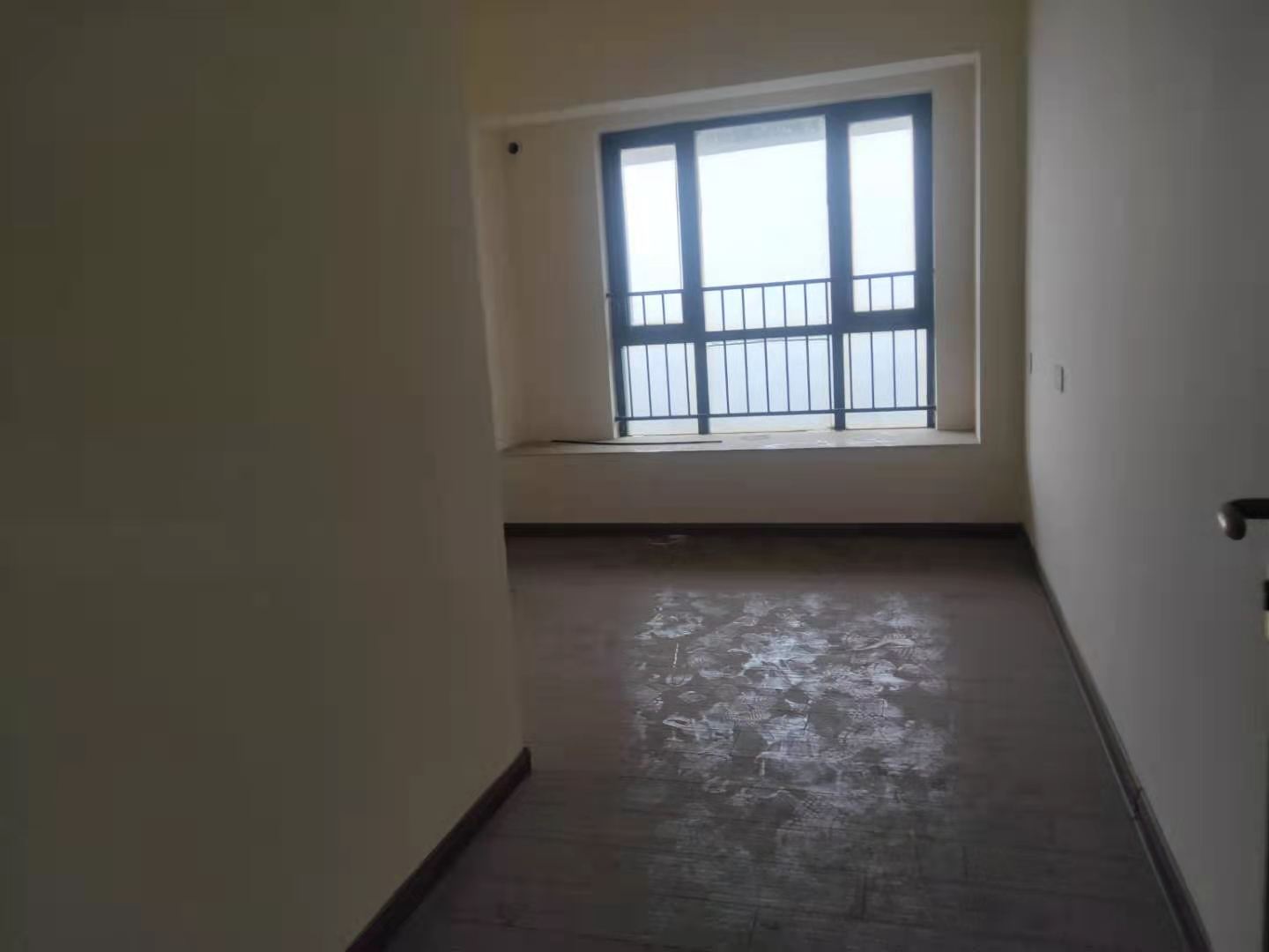 碧桂园 4室2厅2卫 126.8万 碧桂园 4室2厅2卫 126.8万客厅