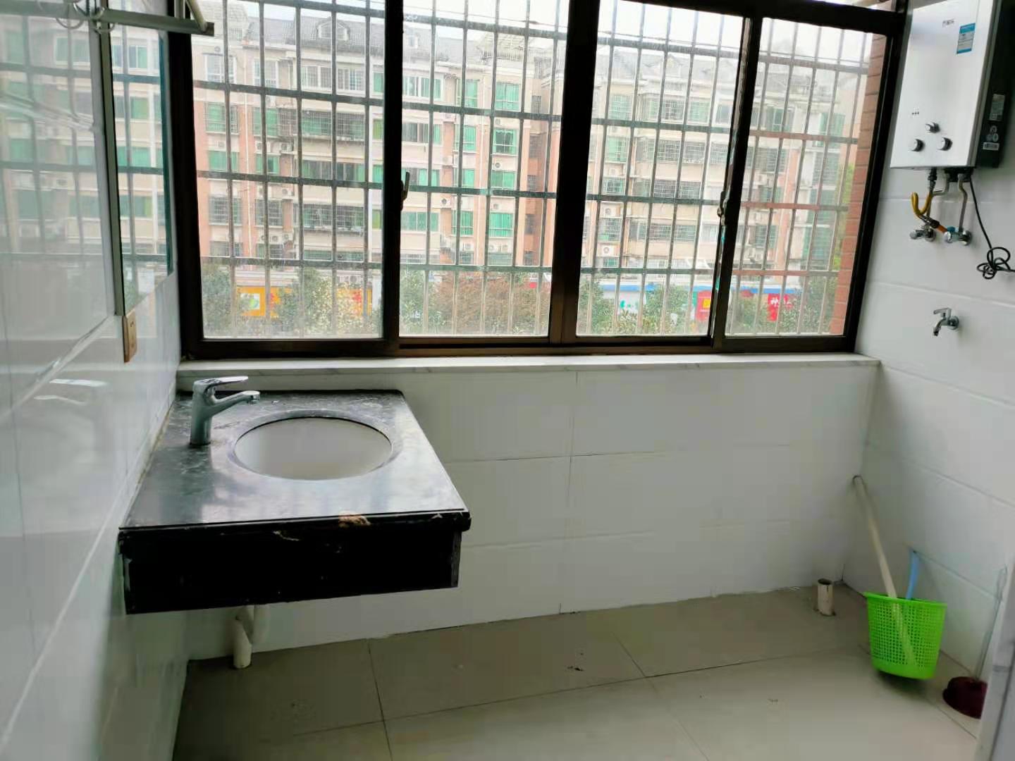 明月小区 3室2厅1卫 1500.0元/月 明月小区 3室2厅1卫 1500.0元/月室内图