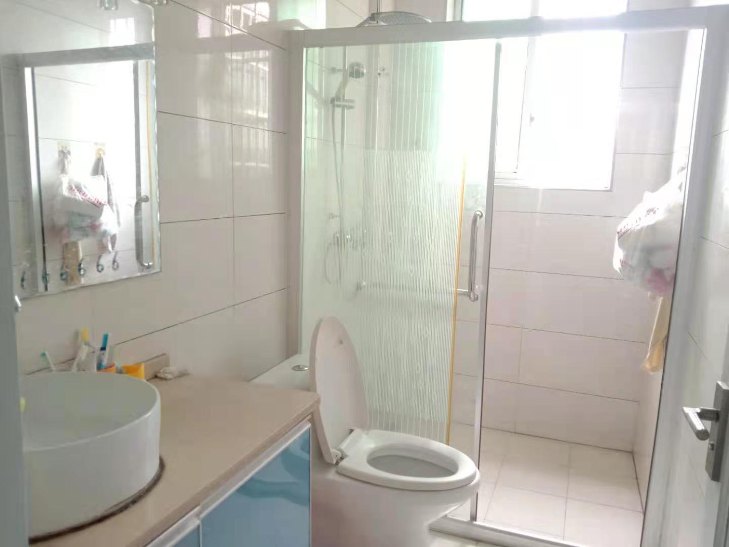 秀水俪园  3室2厅2卫    55.8万 秀水俪园  3室2厅2卫    55.8万卫生间