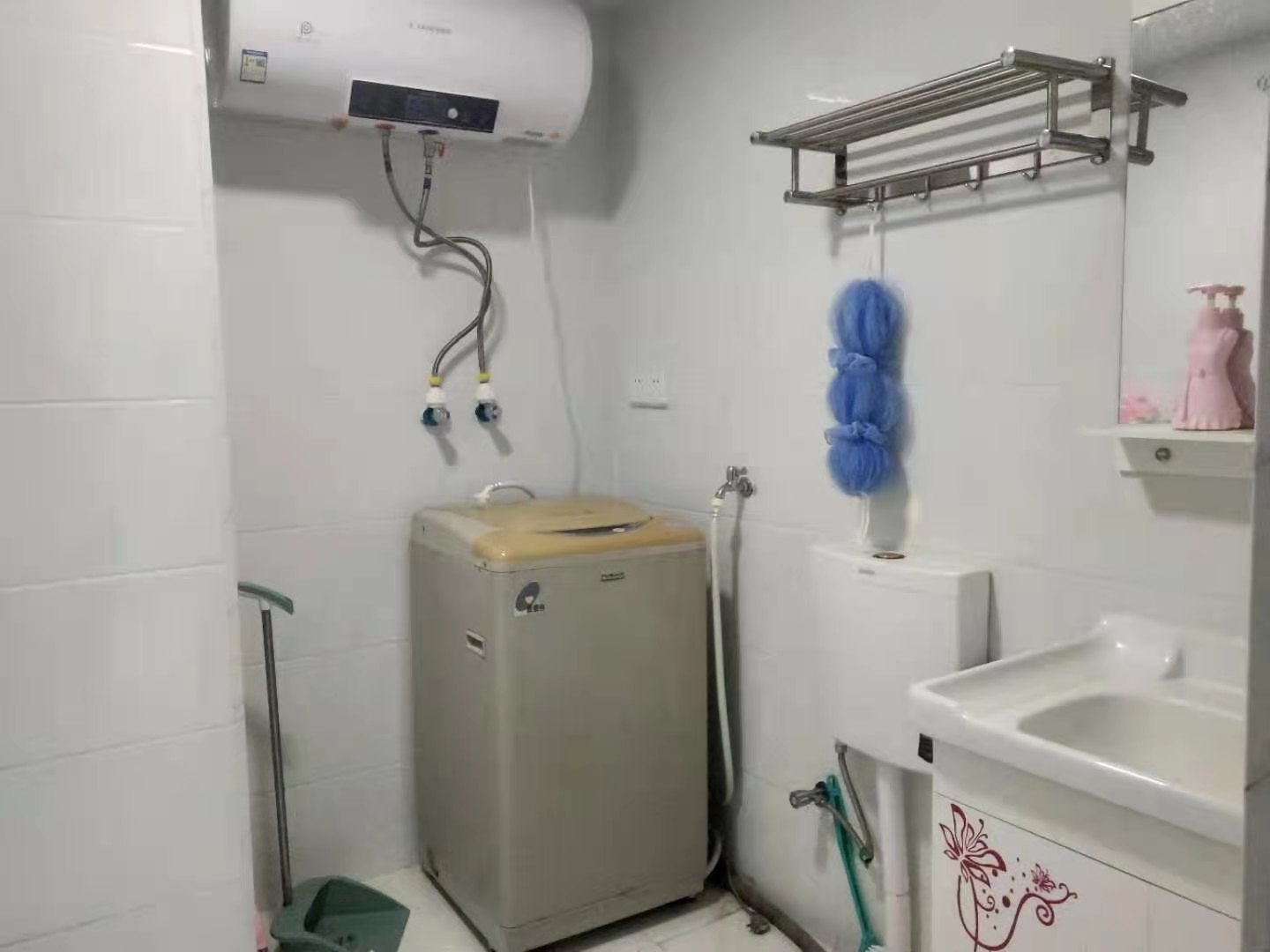 香格里拉 1室1厅1卫 1200.0元/月 香格里拉 1室1厅1卫 1200.0元/月室内图