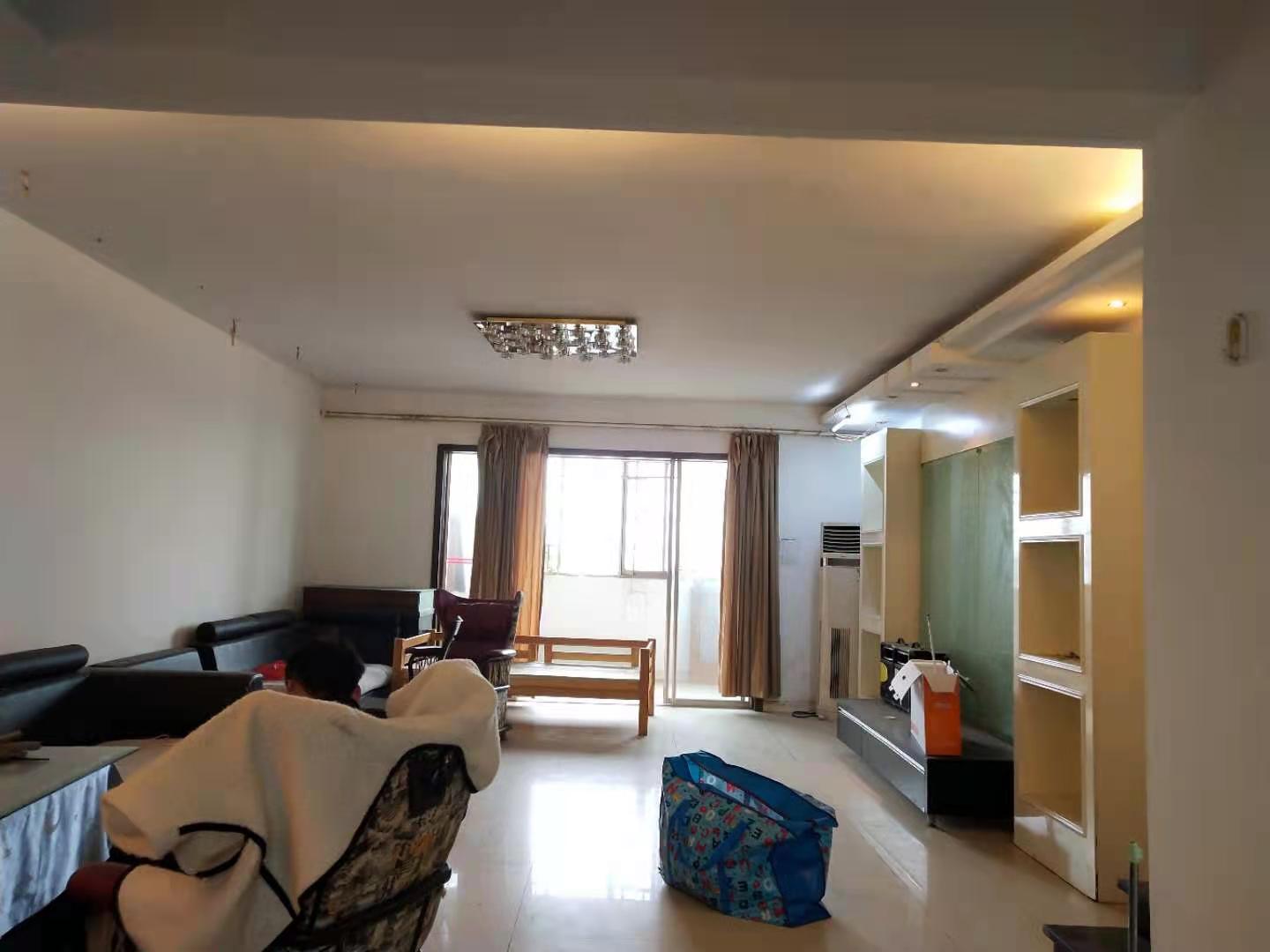 西海龙苑 4室2厅1卫 2600.0元/月 西海龙苑 4室2厅1卫 2600.0元/月室内图