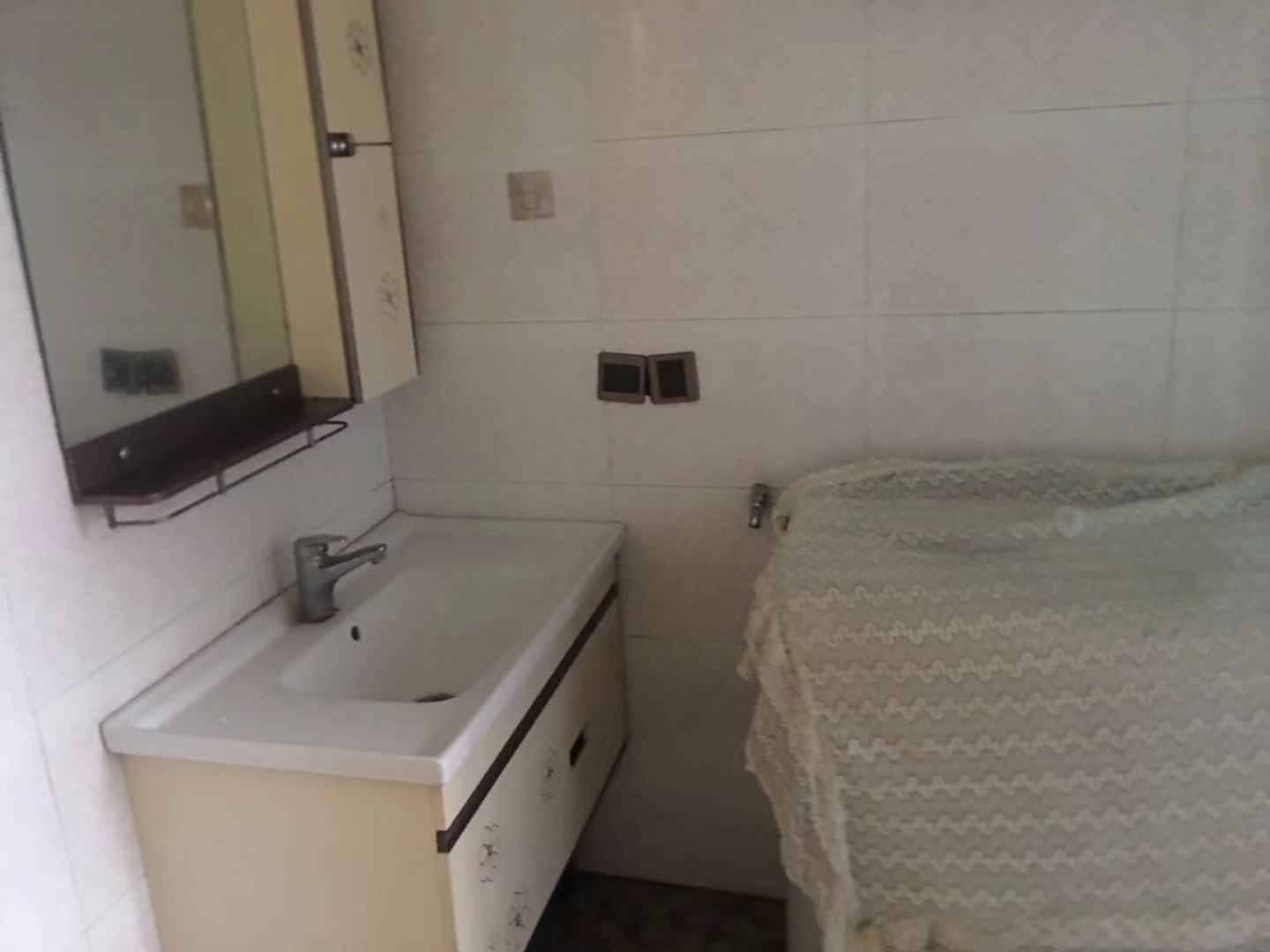 金花湖社区居委会 2室2厅1卫 800.0元/月 金花湖社区居委会 2室2厅1卫 800.0元/月室内图