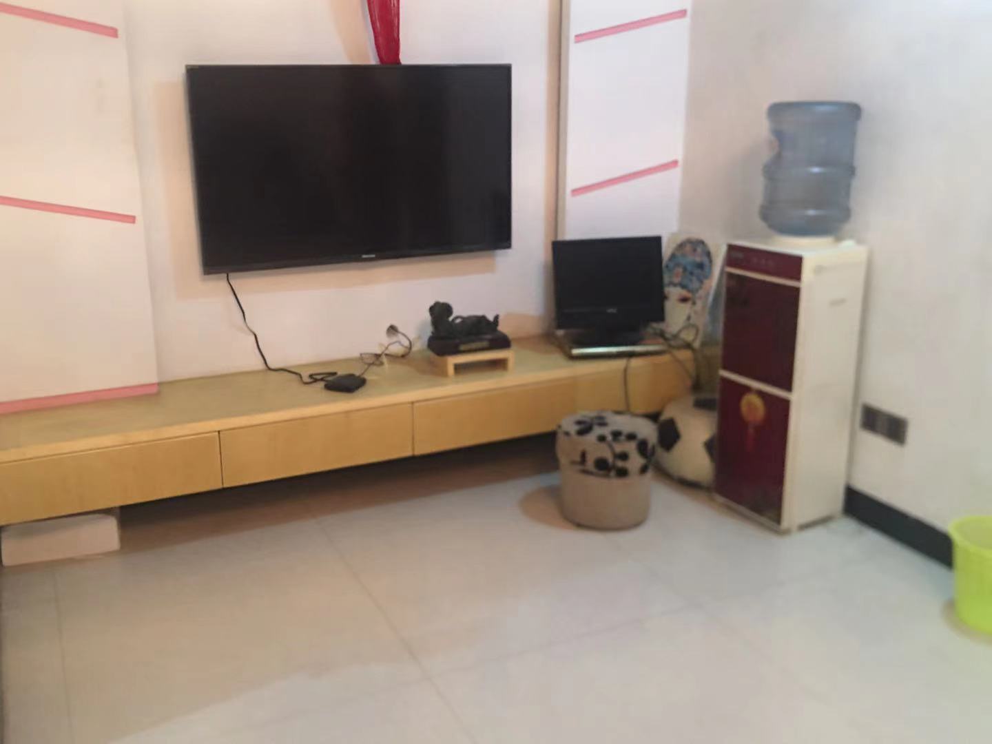 金花湖社区居委会 2室2厅1卫 800.0元/月 金花湖社区居委会 2室2厅1卫 800.0元/月室内图