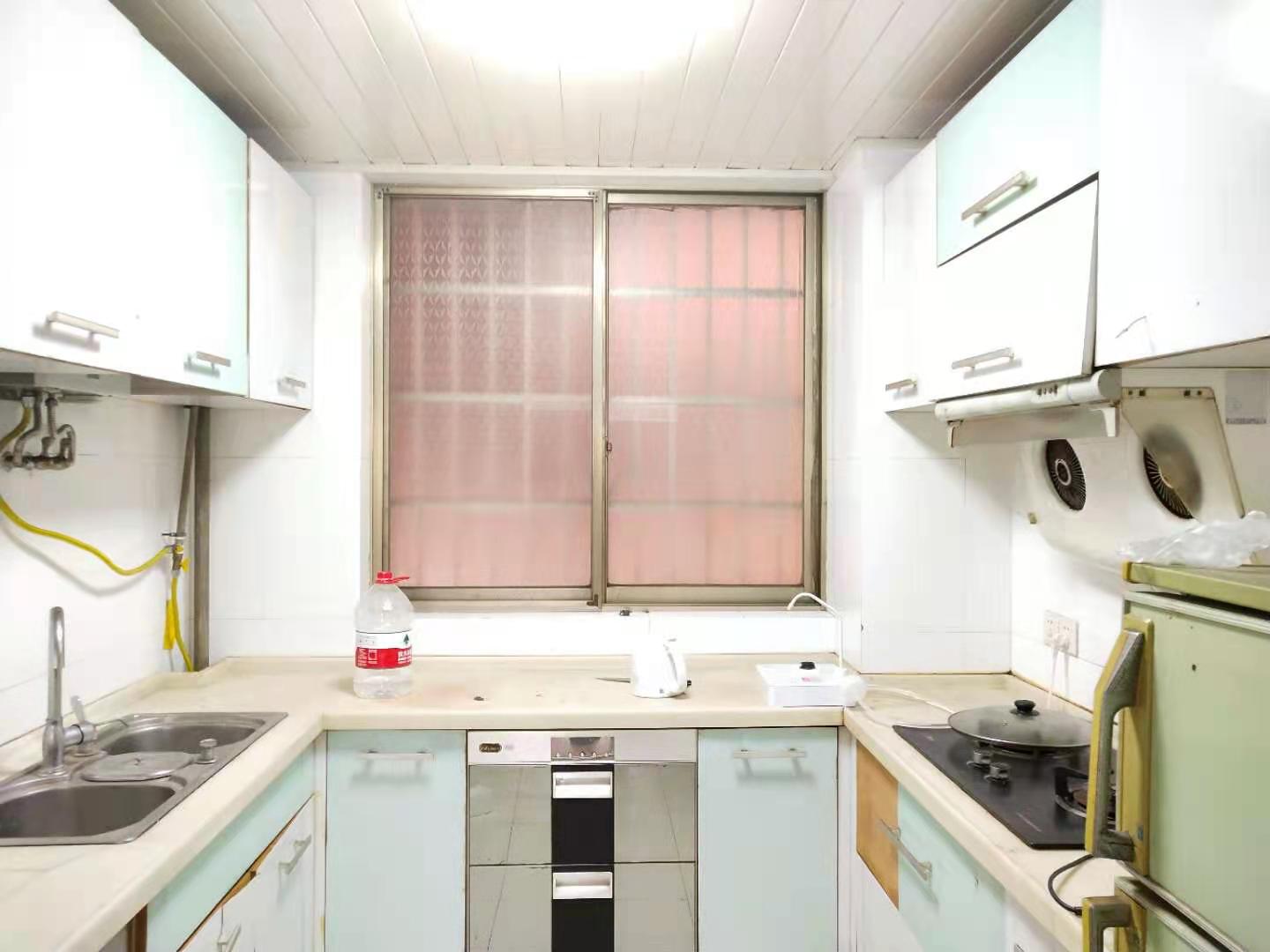 西海龙苑 4室2厅1卫 2600.0元/月 西海龙苑 4室2厅1卫 2600.0元/月室内图