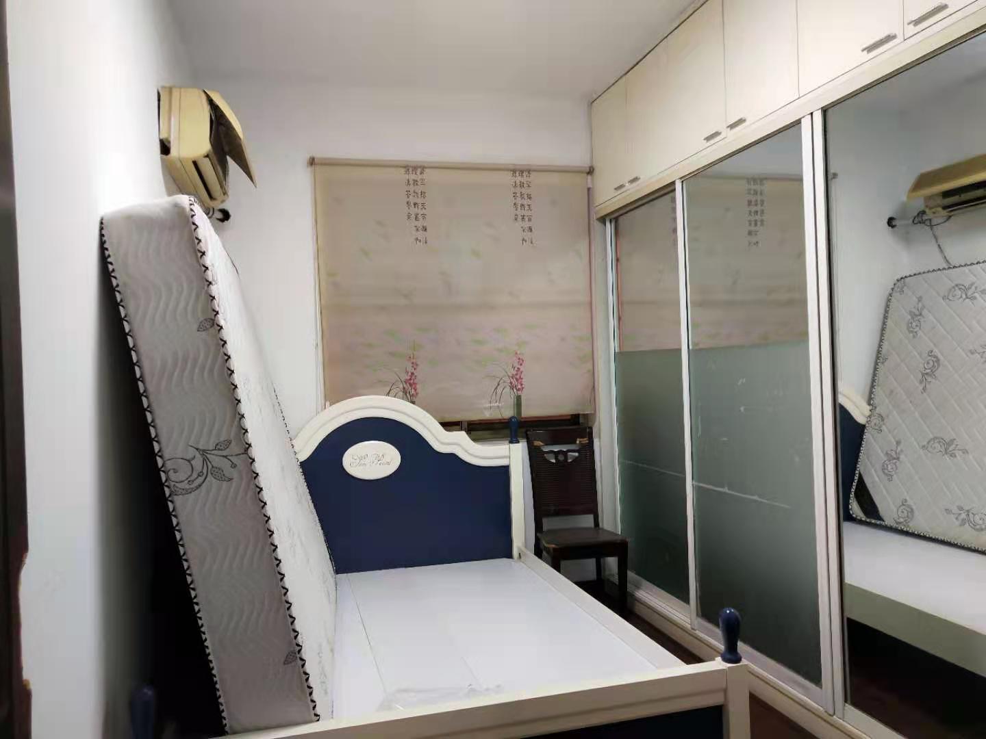 西海龙苑 4室2厅1卫 2600.0元/月 西海龙苑 4室2厅1卫 2600.0元/月室内图