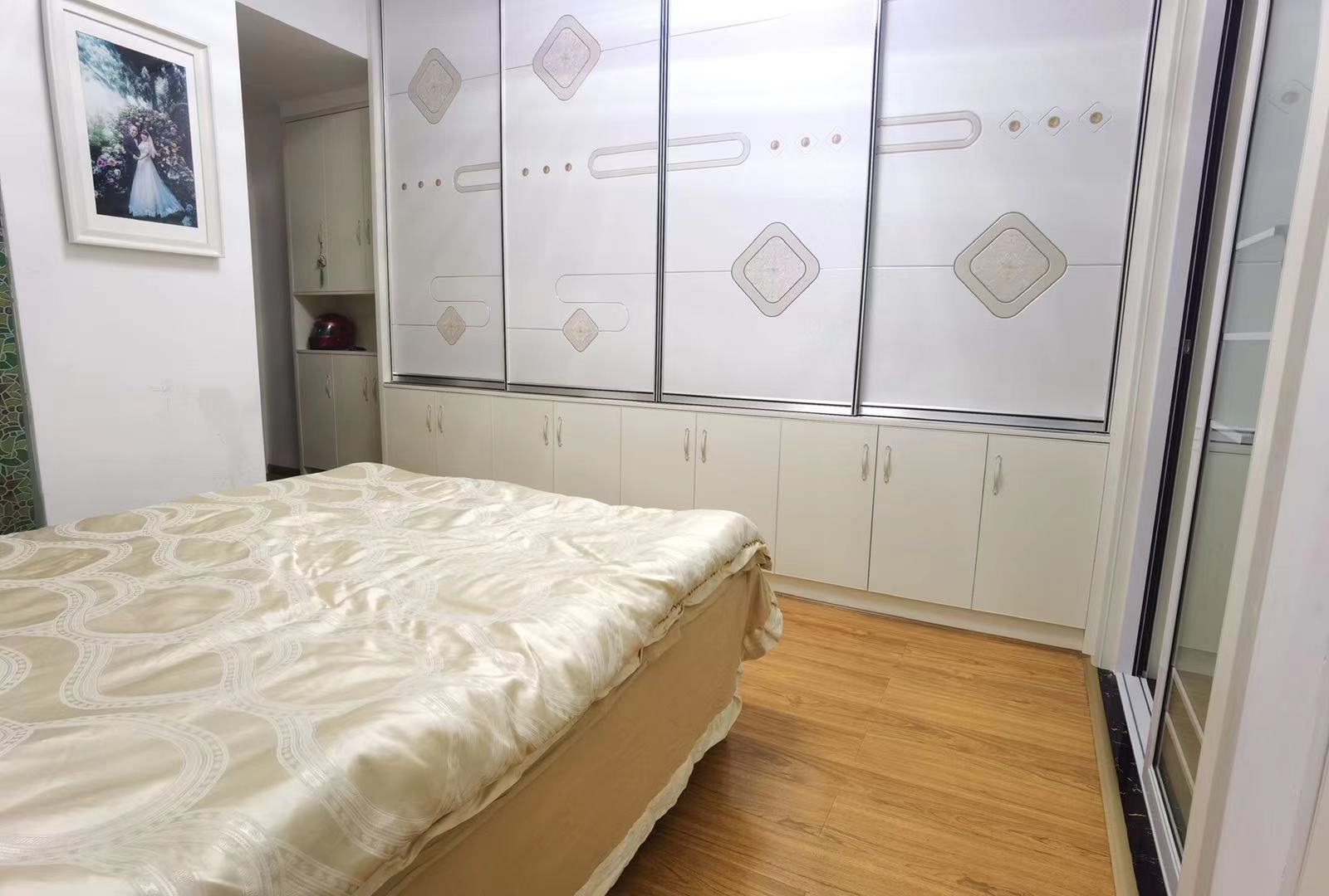 蓝筹公寓1栋 1室1厅1卫 32.0万 蓝筹公寓1栋 1室1厅1卫 32.0万客厅