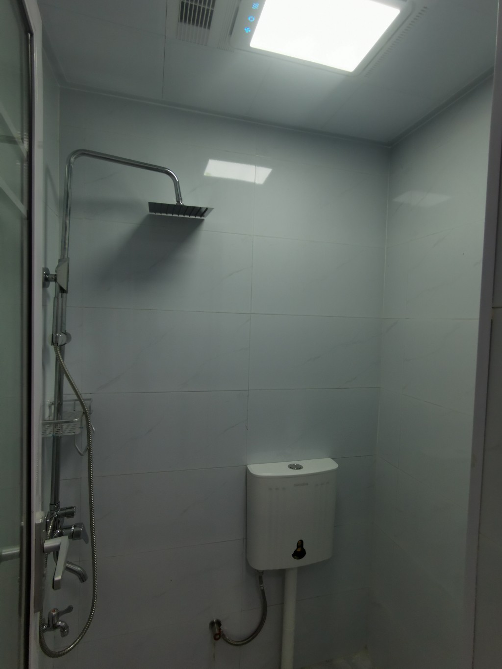 秀峰东路散盘  2室2厅1卫    35.8万客厅