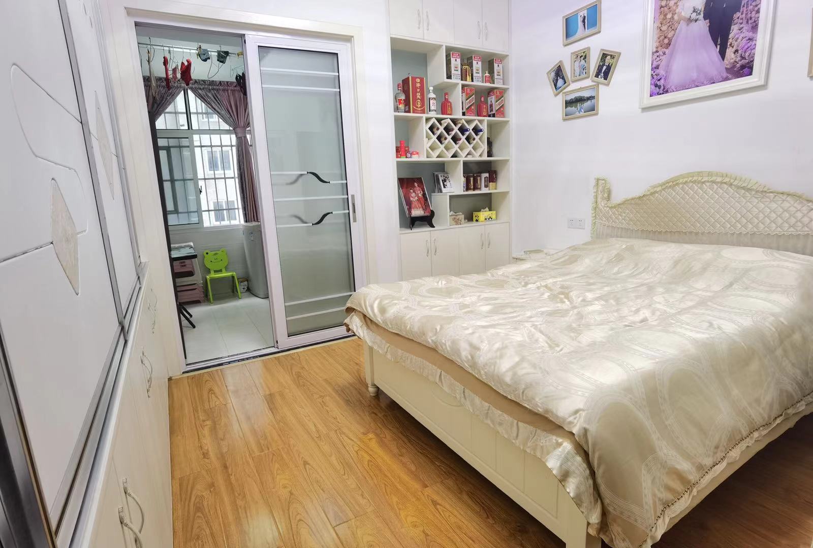 蓝筹公寓1栋 1室1厅1卫 32.0万 蓝筹公寓1栋 1室1厅1卫 32.0万客厅