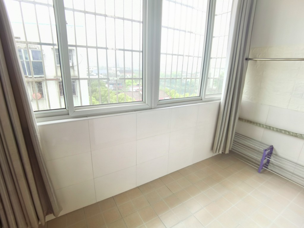 天鹅花园 2室1厅1卫 32.0万 天鹅花园 2室1厅1卫 32.0万客厅