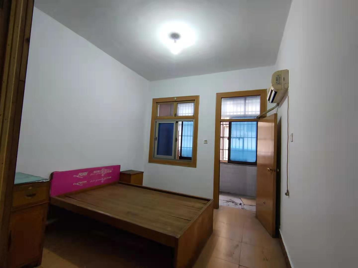 操坪社区 2室2厅1卫 1000.0元/月 操坪社区 2室2厅1卫 1000.0元/月室内图