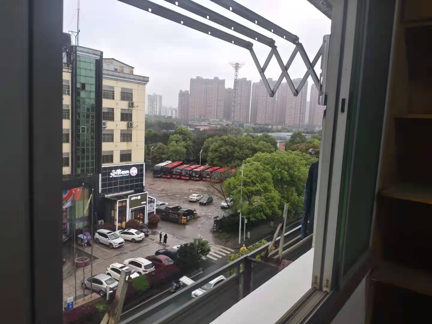 红港路综合楼 3室2厅1卫 1200.0元/月 红港路综合楼 3室2厅1卫 1200.0元/月户型图