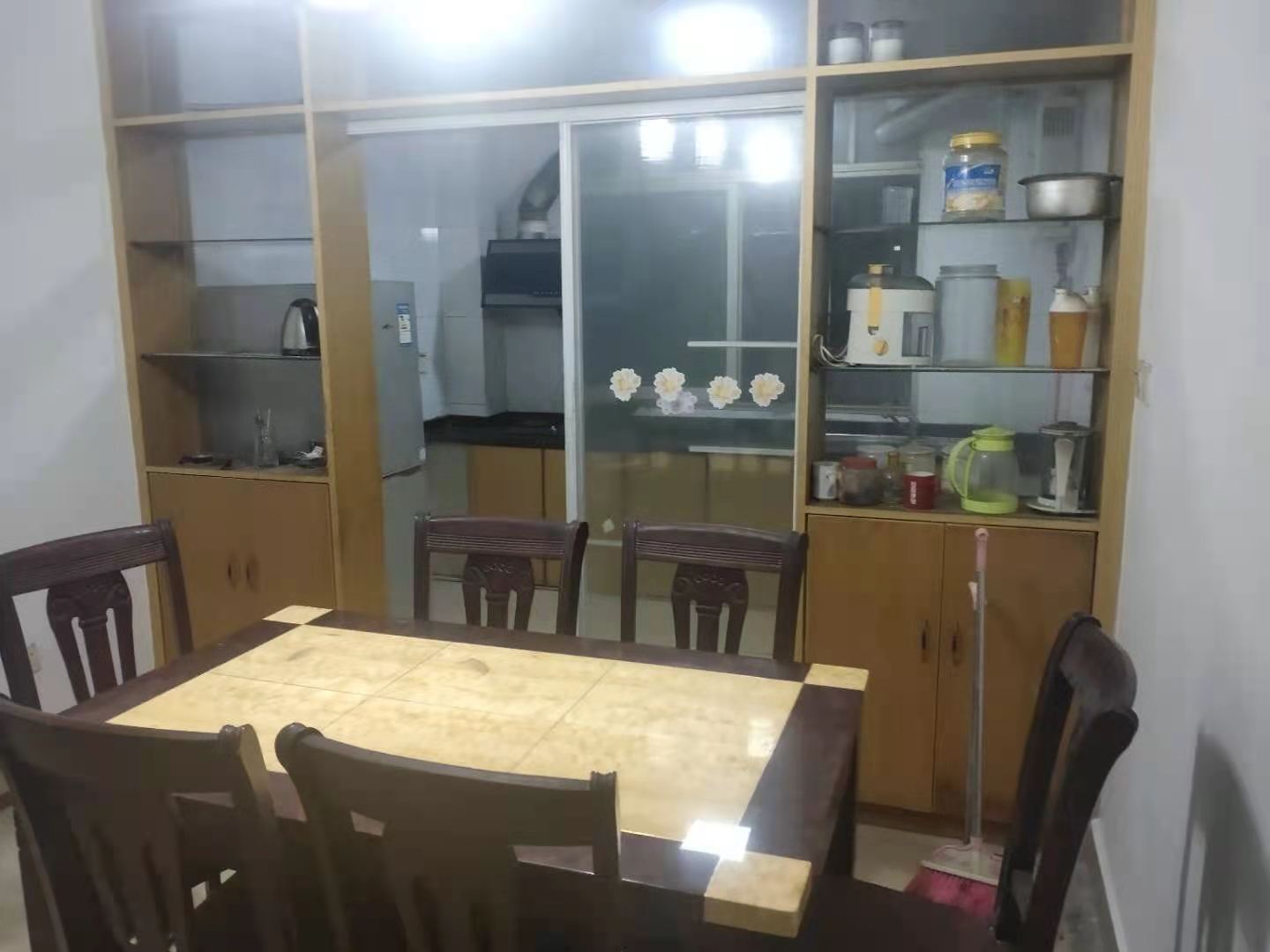红港路综合楼  3室2厅1卫   1200.00元/月室内图