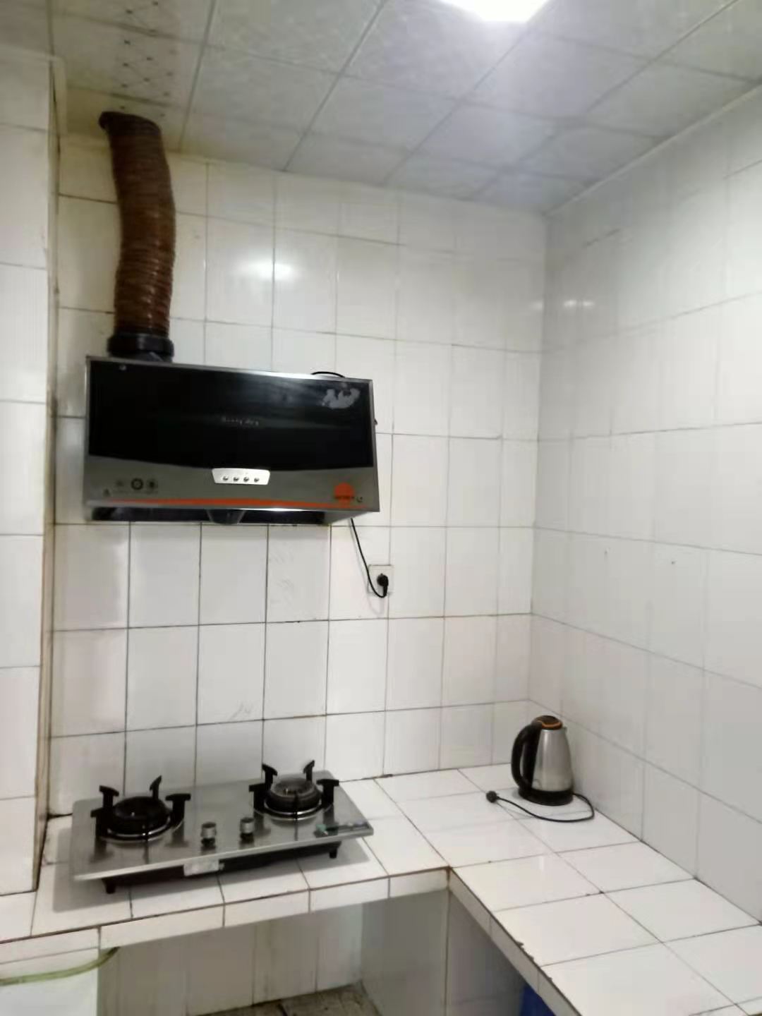 南湖锦苑  1室1厅1卫    1200.0元/月 南湖锦苑  1室1厅1卫    1200.0元/月室内图