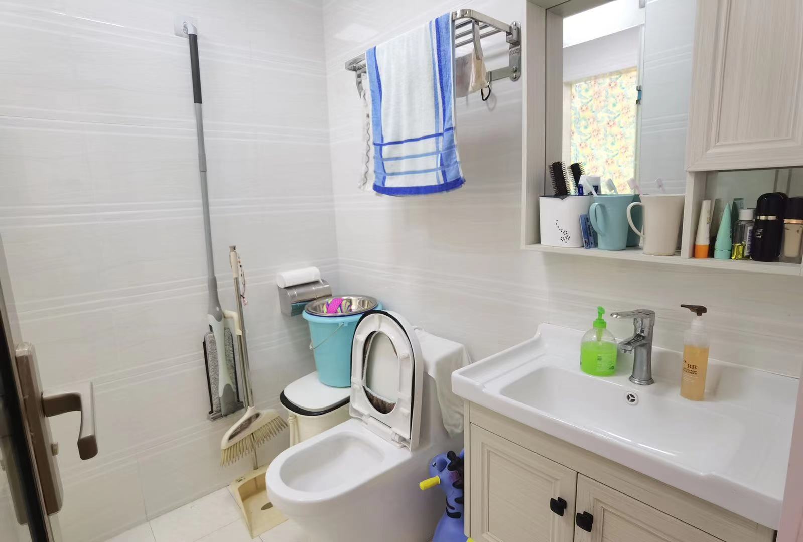 蓝筹公寓1栋 1室1厅1卫 32.0万 蓝筹公寓1栋 1室1厅1卫 32.0万客厅